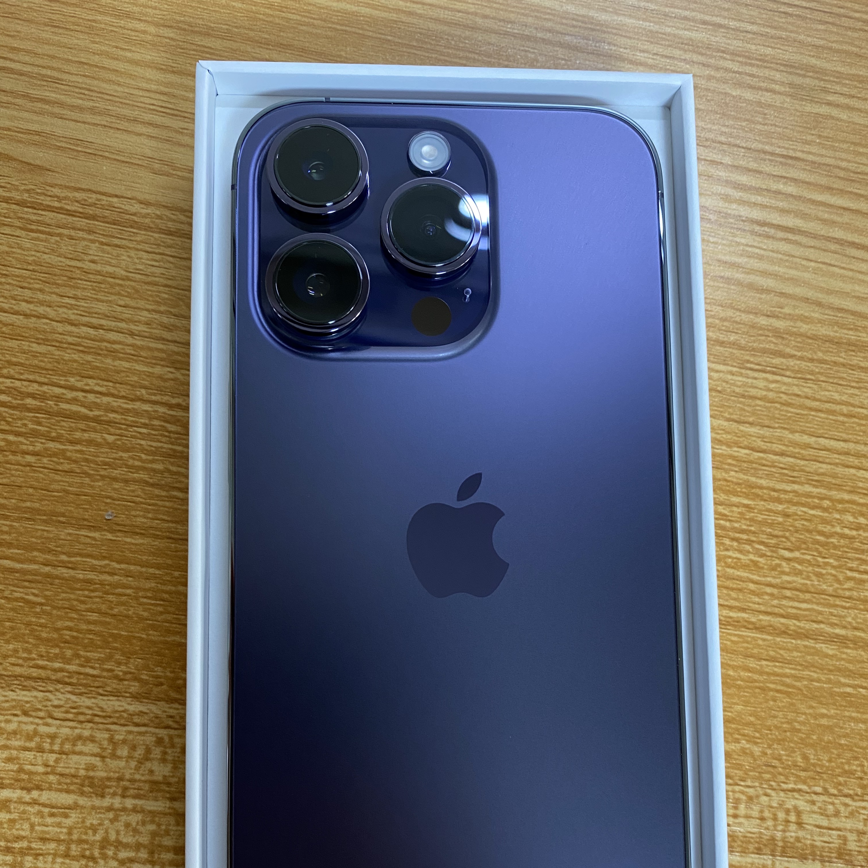 Apple iPhone 14 Pro 128GB Deep Purple (Korean Ver.) 착용 스타일 - 2