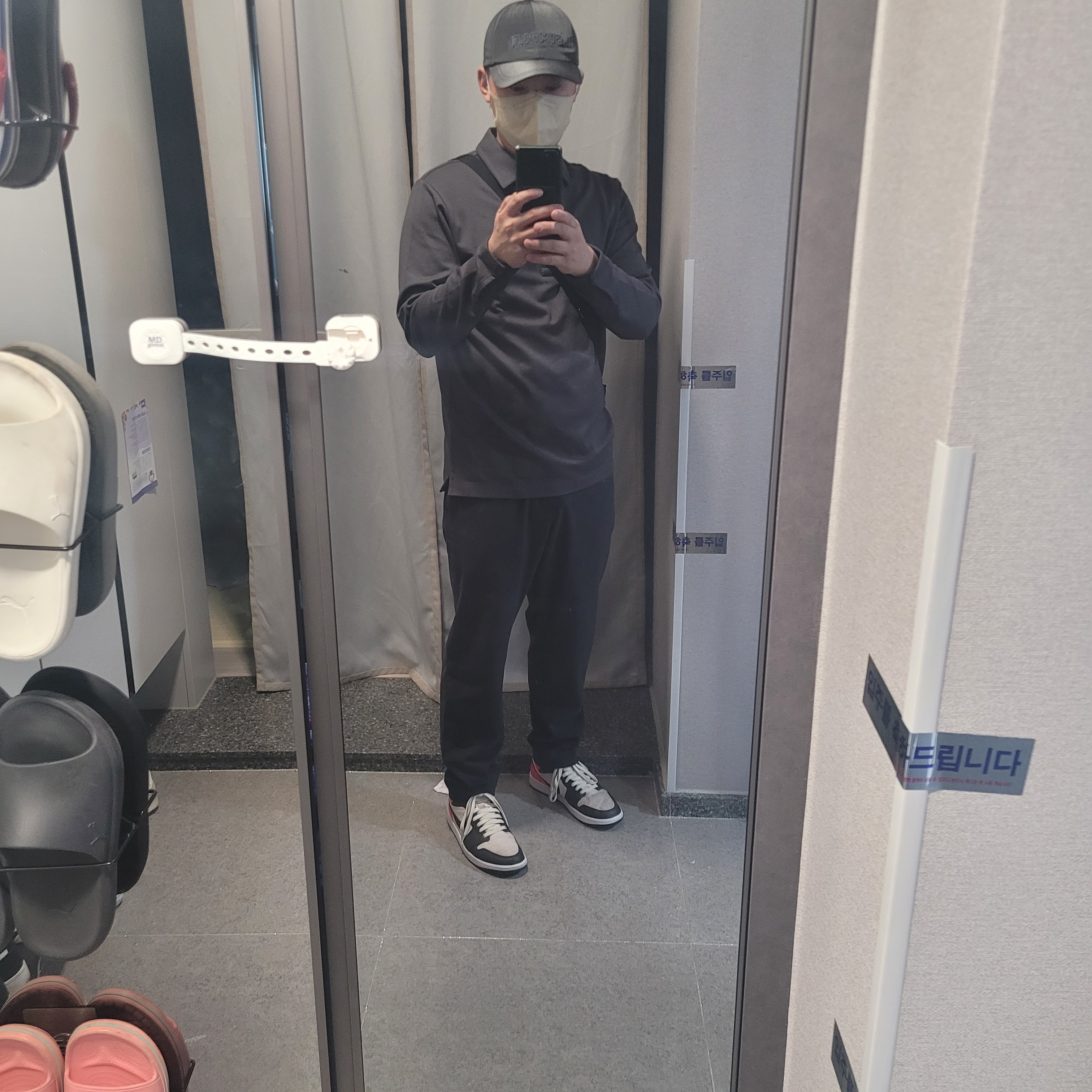 (W) Jordan 1 Mid SE Newsprint 착용 스타일 - 1