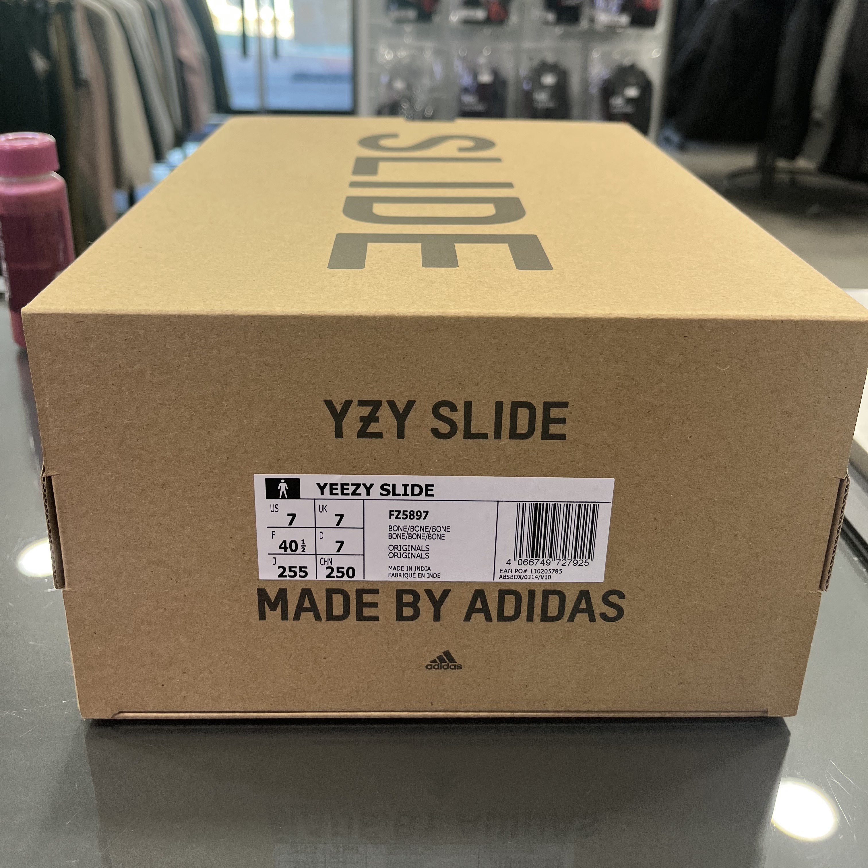 Adidas Yeezy Slide Bone 2022/2023 착용 스타일 - 2