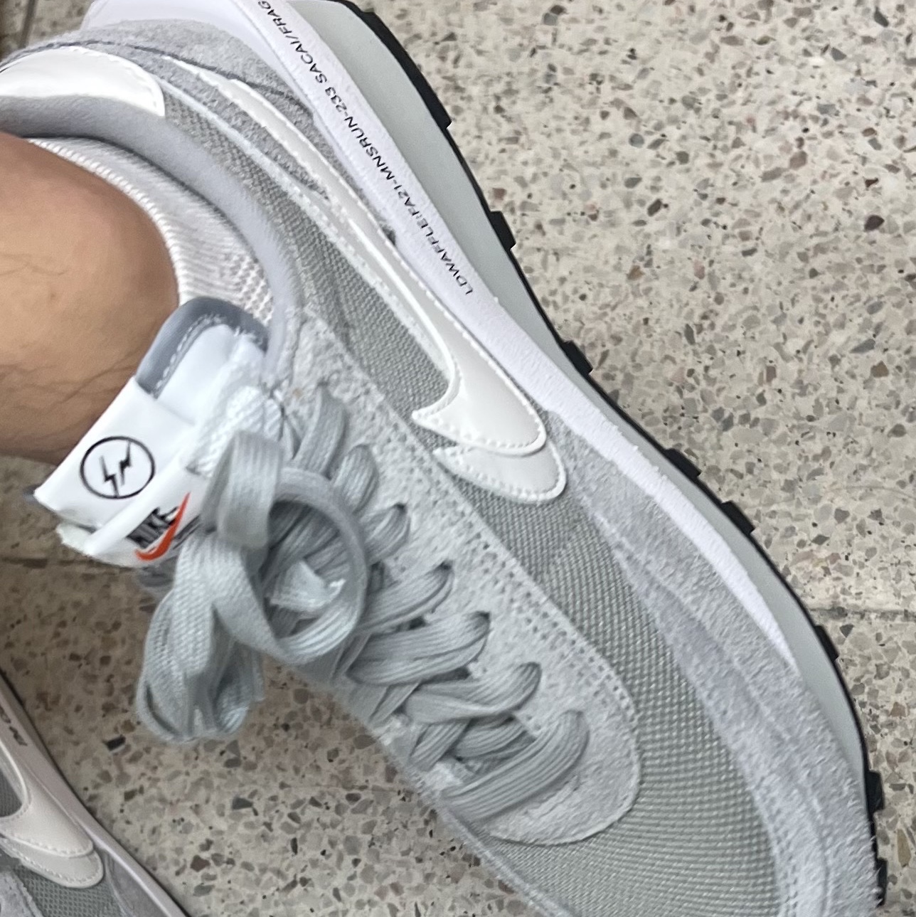Nike x Sacai x Fragment LDWaffle Light Smoke Grey 착용 스타일
