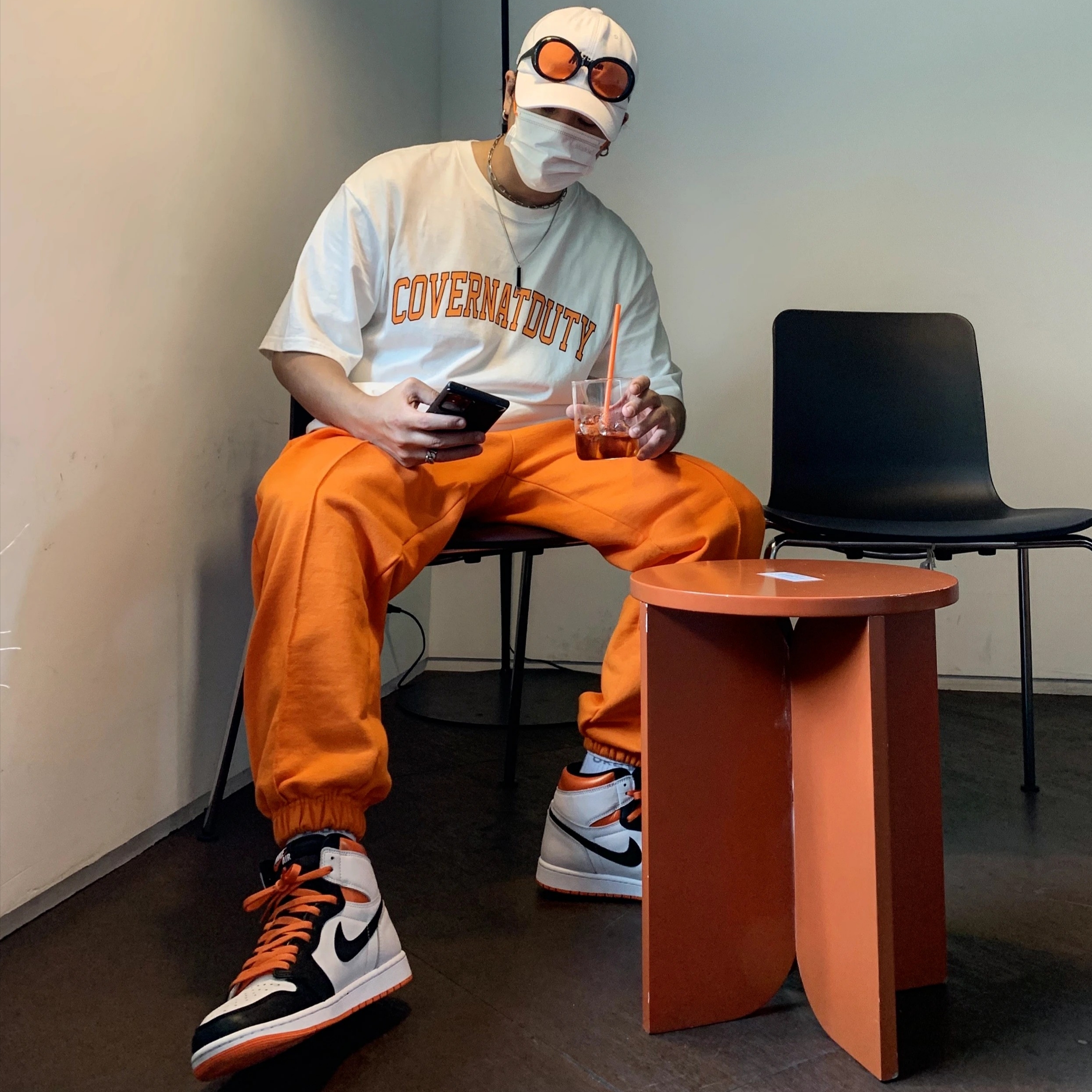 Jordan 1 Retro High OG Electro Orange 착용 스타일 - 1