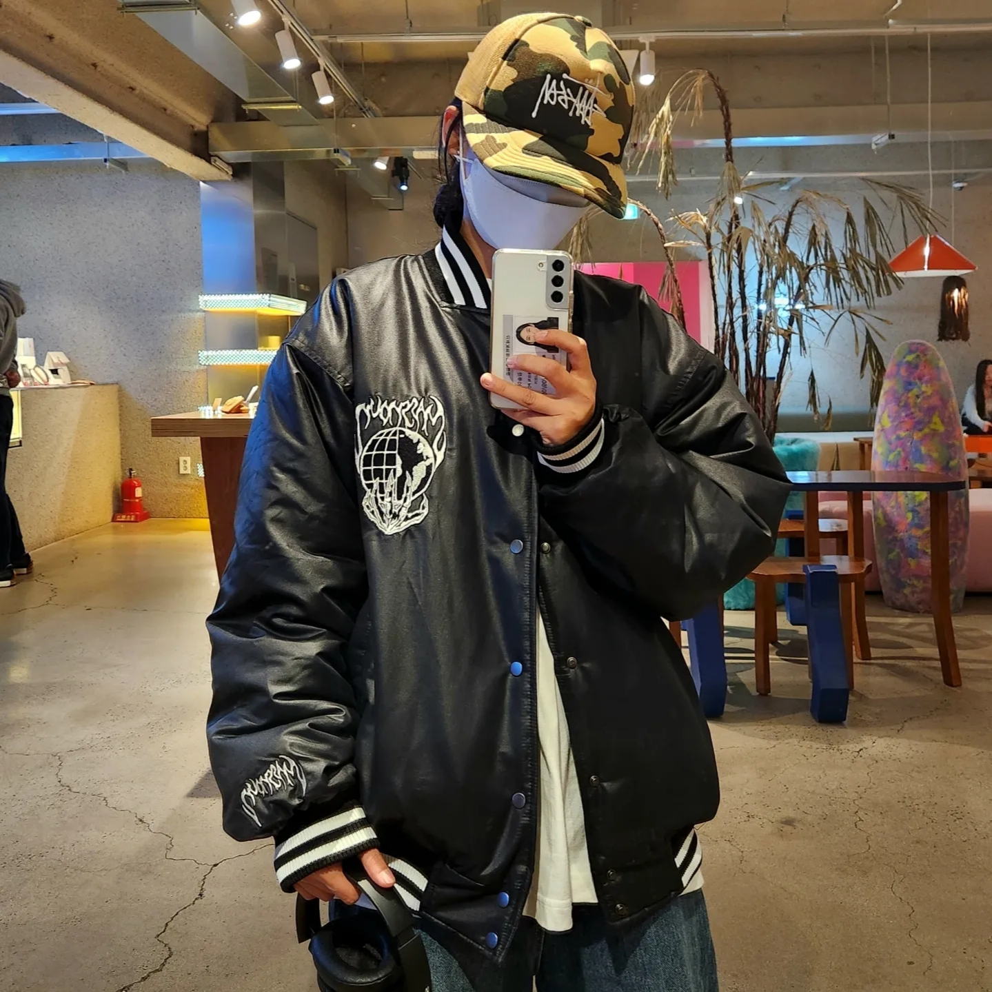 Nike Air Force 1 '07 WB Flax, Stussy x BAPE Trucker Cap Yellow 착용 스타일 - 2