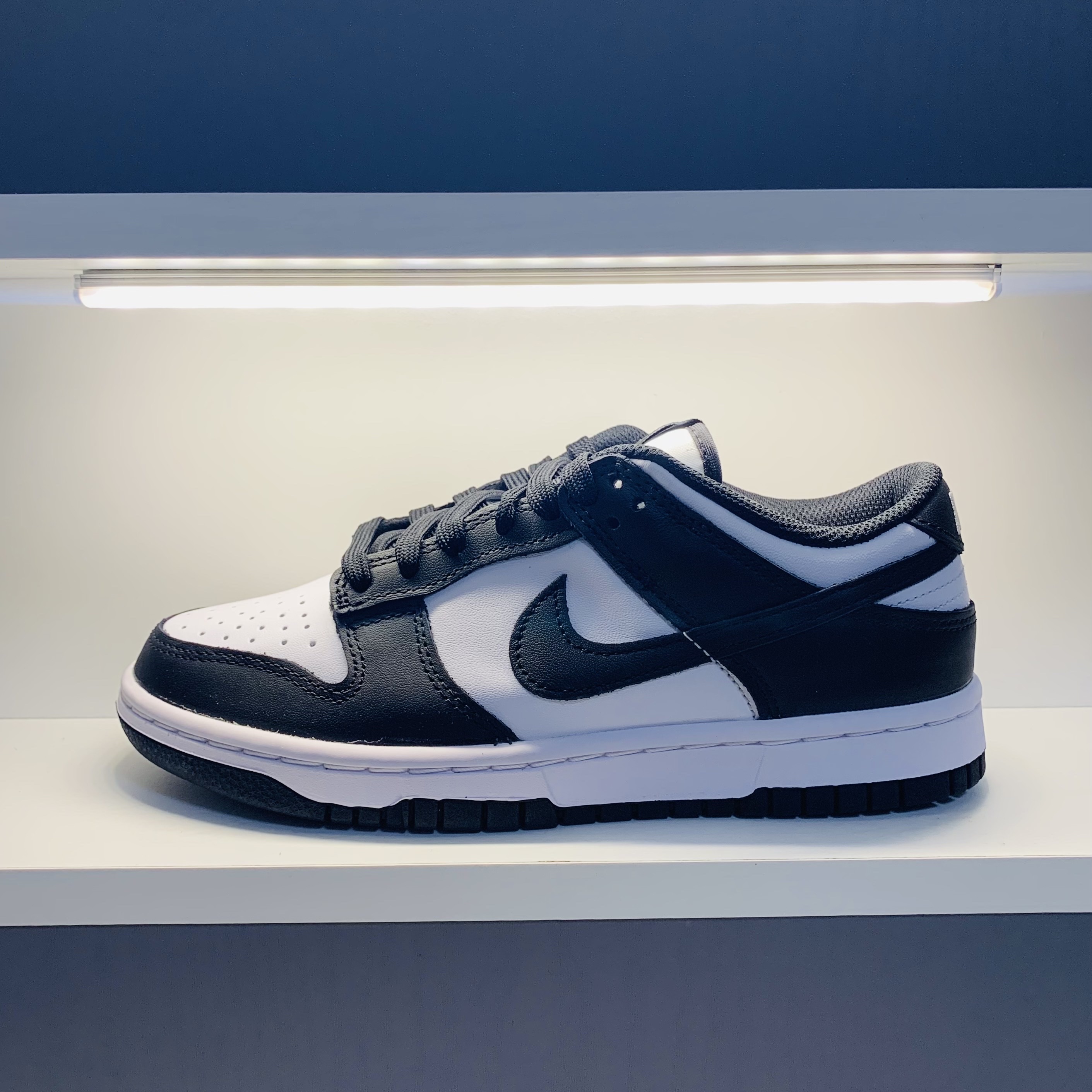 Nike Dunk Low Retro Black, (W) Nike Dunk Low Black 착용 스타일 - 2