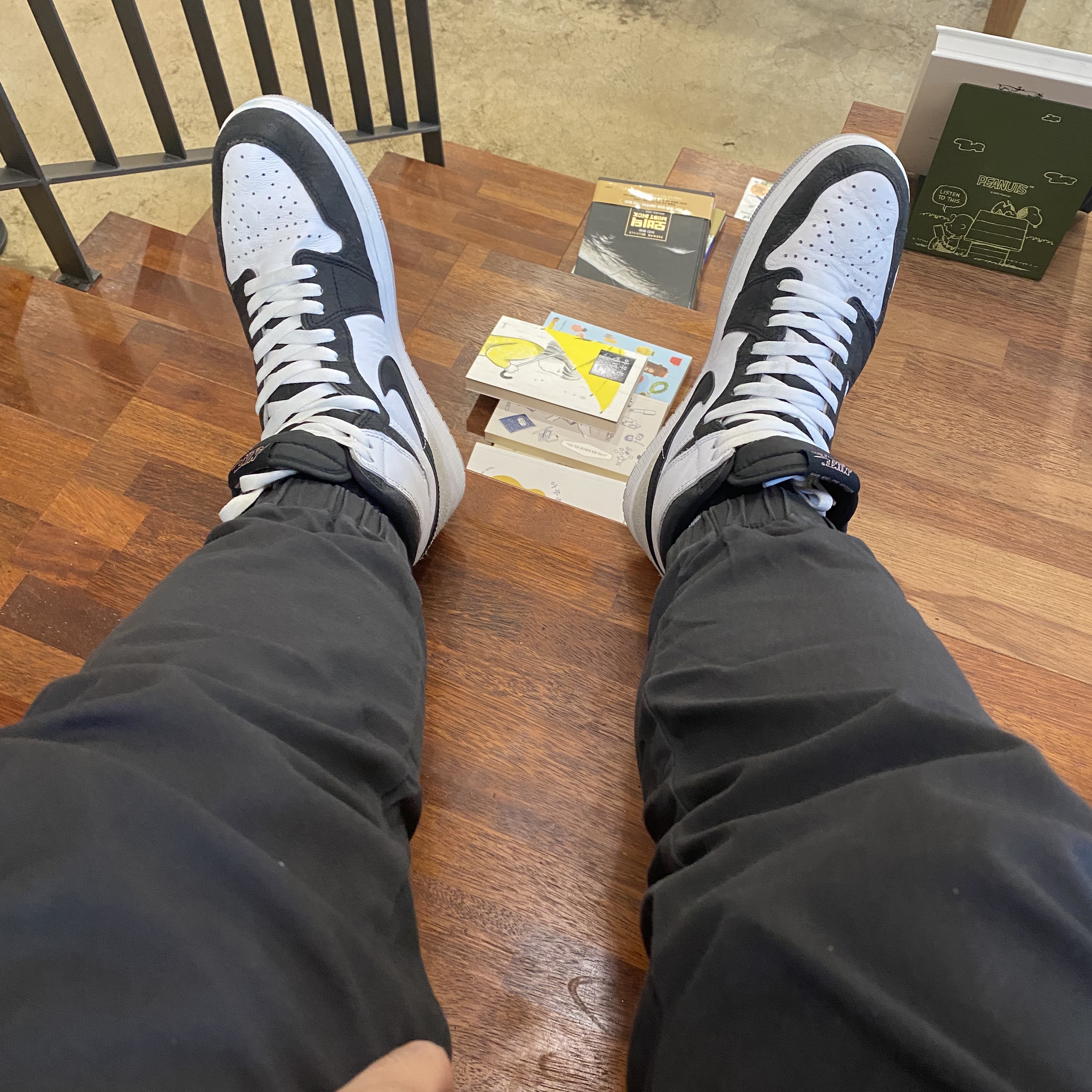 Jordan 1 Retro High OG Bleached Coral 착용 스타일 - 2