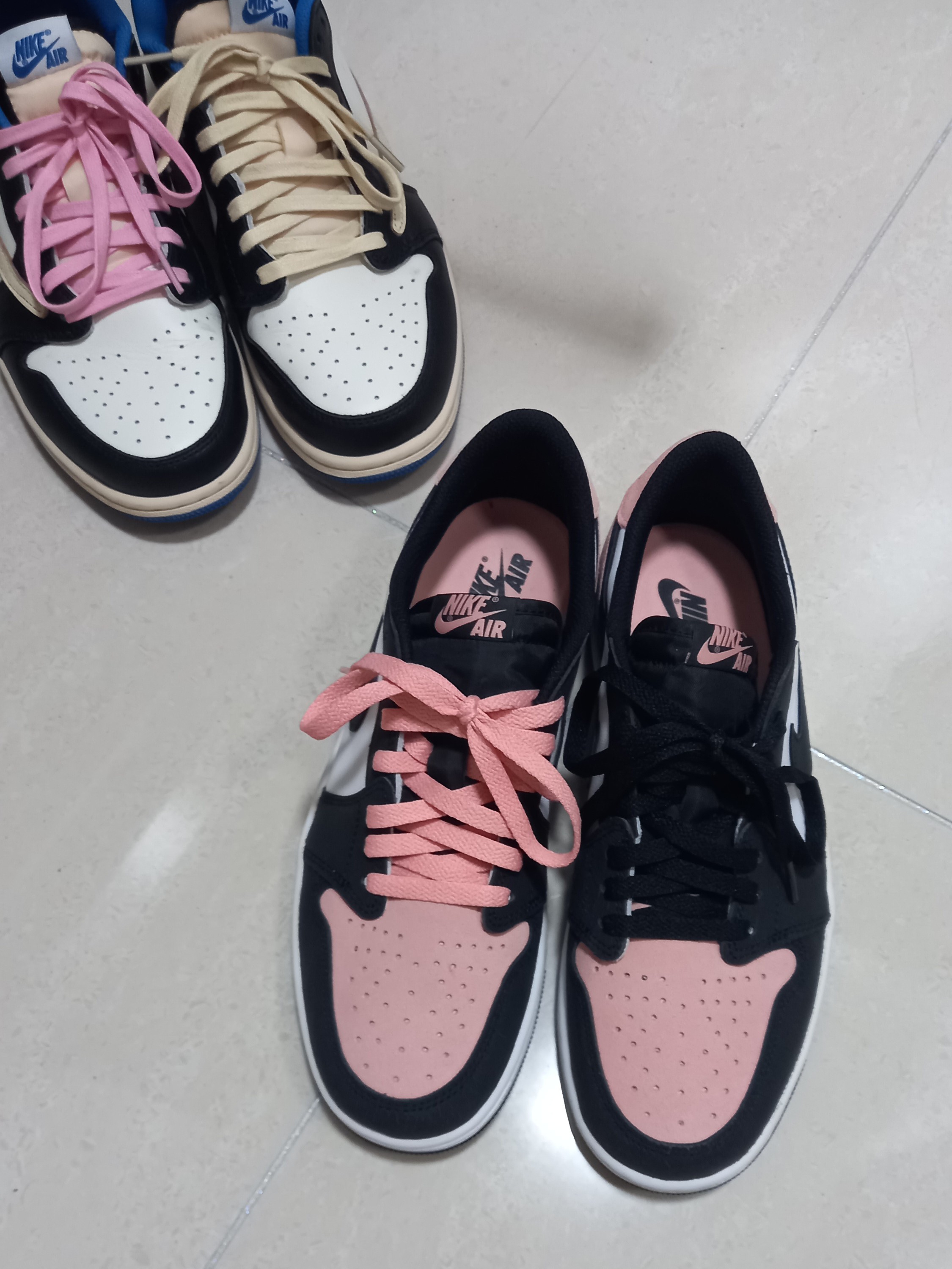 Jordan 1 x Travis Scott x Fragment Retro Low OG SP Military Blue, Jordan 1 Retro Low OG Bleached Coral 착용 스타일 - 1