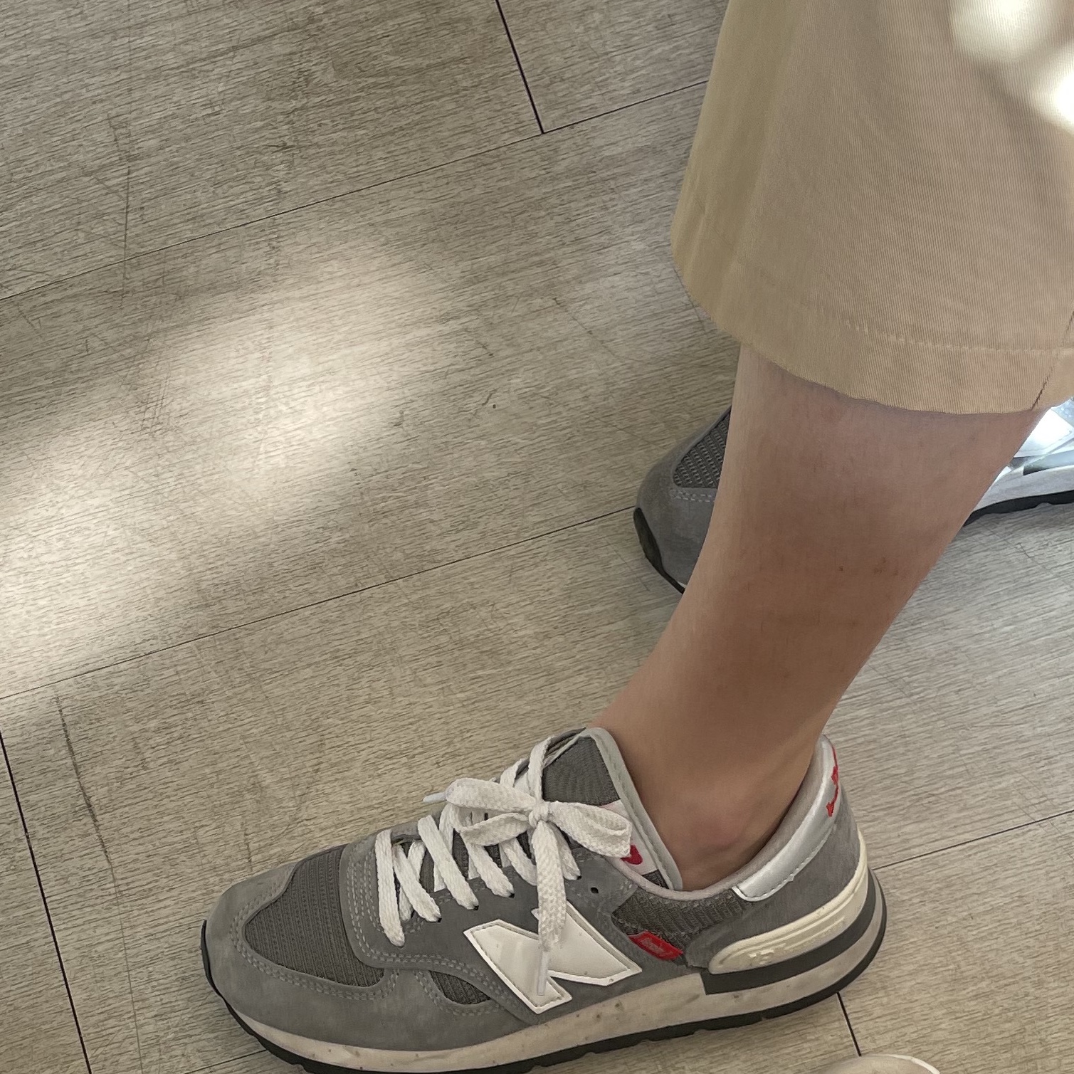 New Balance 990vs1 Made in USA Grey 착용 스타일 - 1