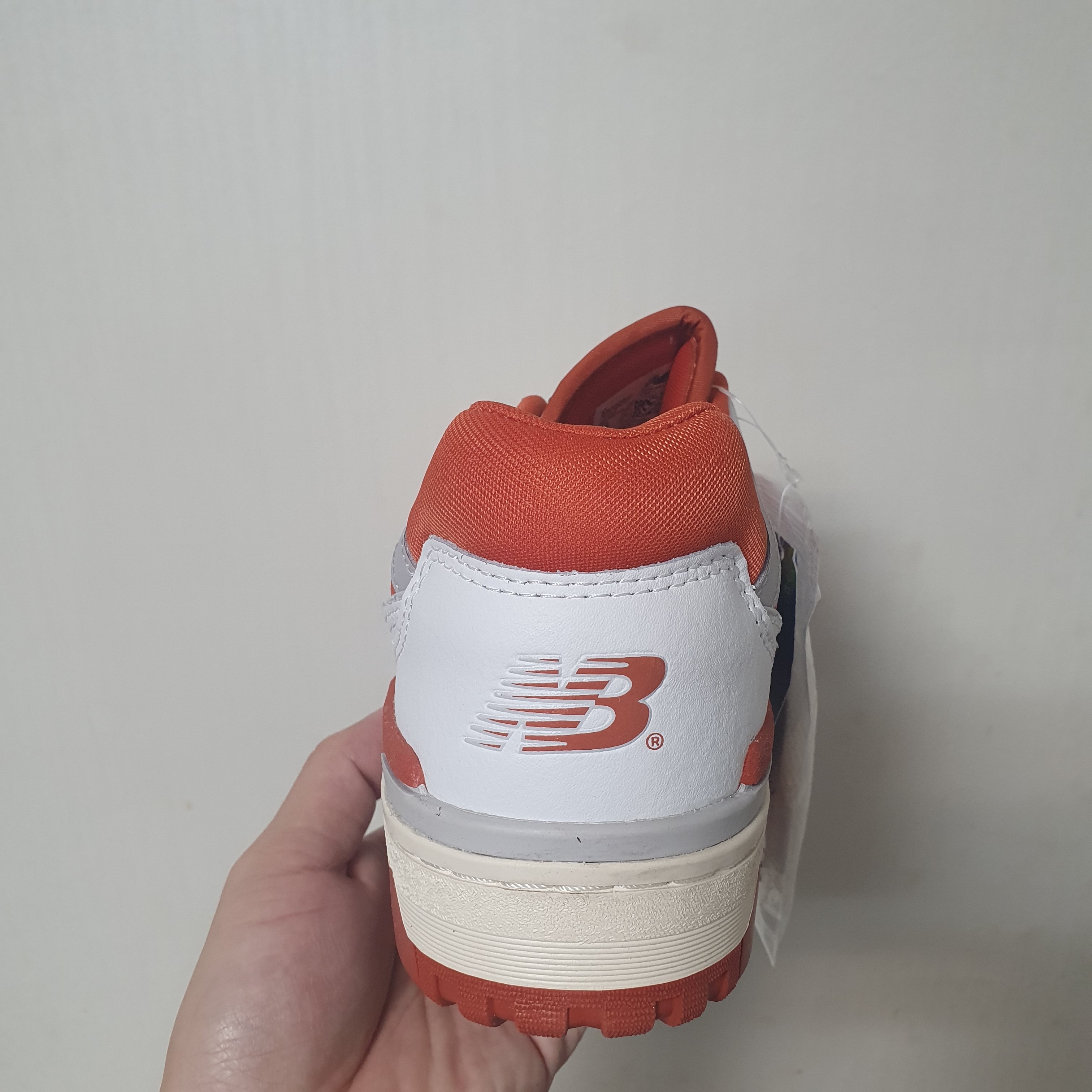 New Balance x Size? 550 College Pack Orange 착용 스타일 - 2
