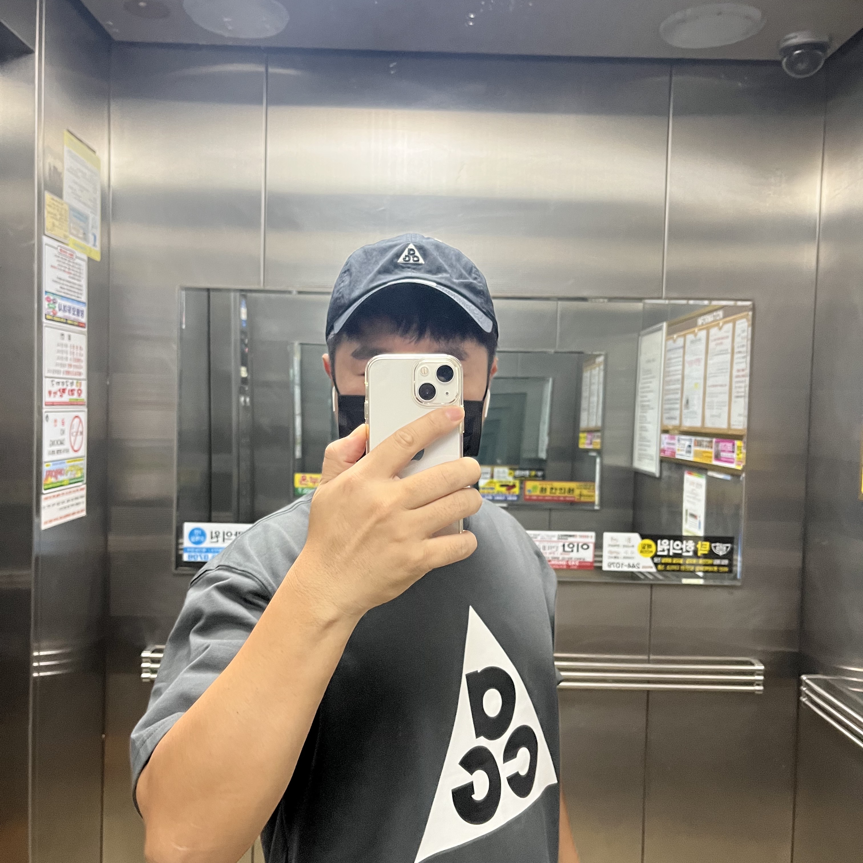 Nike ACG Heritage 86 Cap Black, Nike ACG Short Sleeve T-Shirt Dark Smoke Grey - US/EU 착용 스타일 - 1