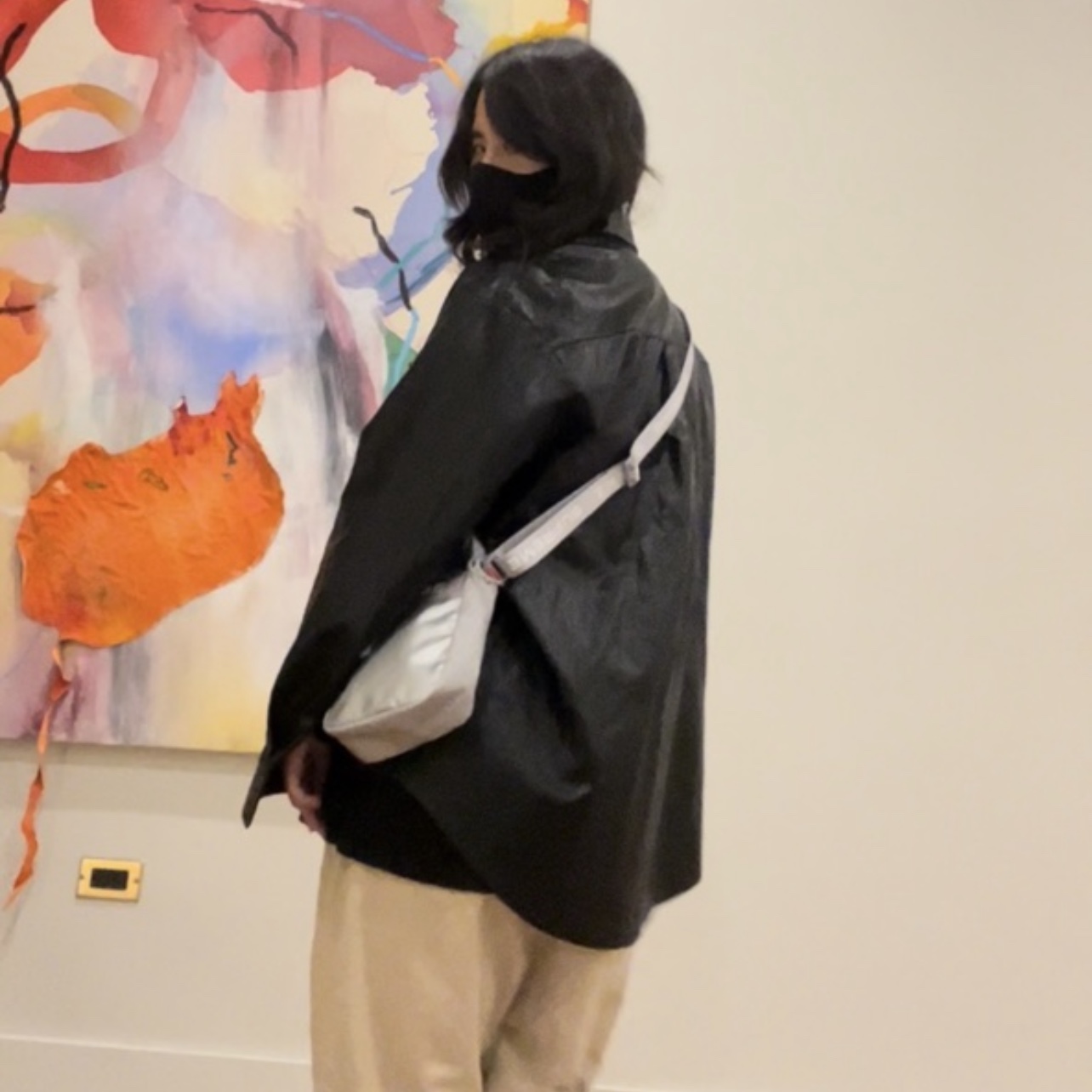 Supreme Shoulder Bag Silver - 22FW, Stussy Stock Heart T-Shirt Black 착용 스타일 - 3