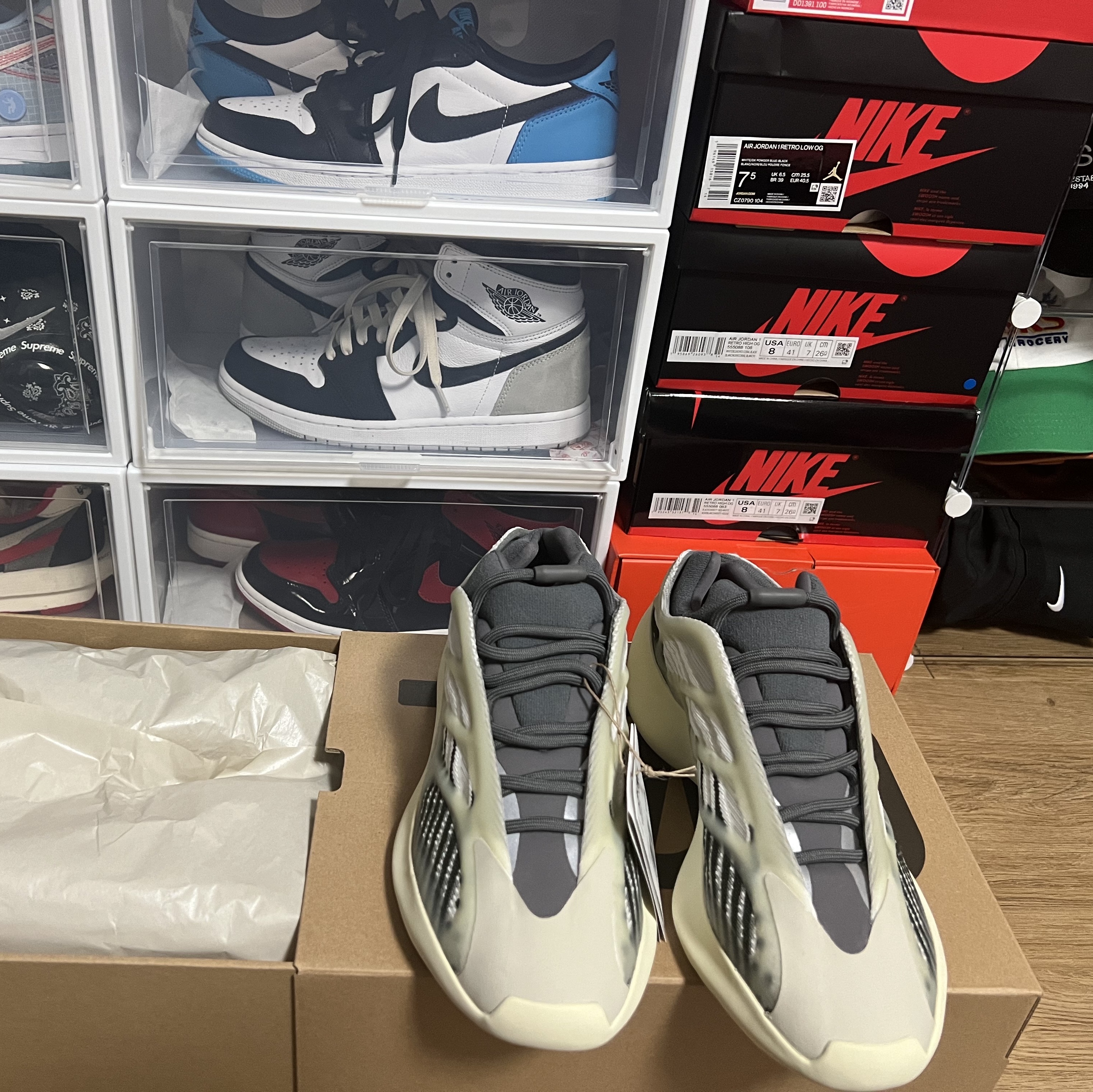 Adidas Yeezy 700 V3 Fade Salt 착용 스타일