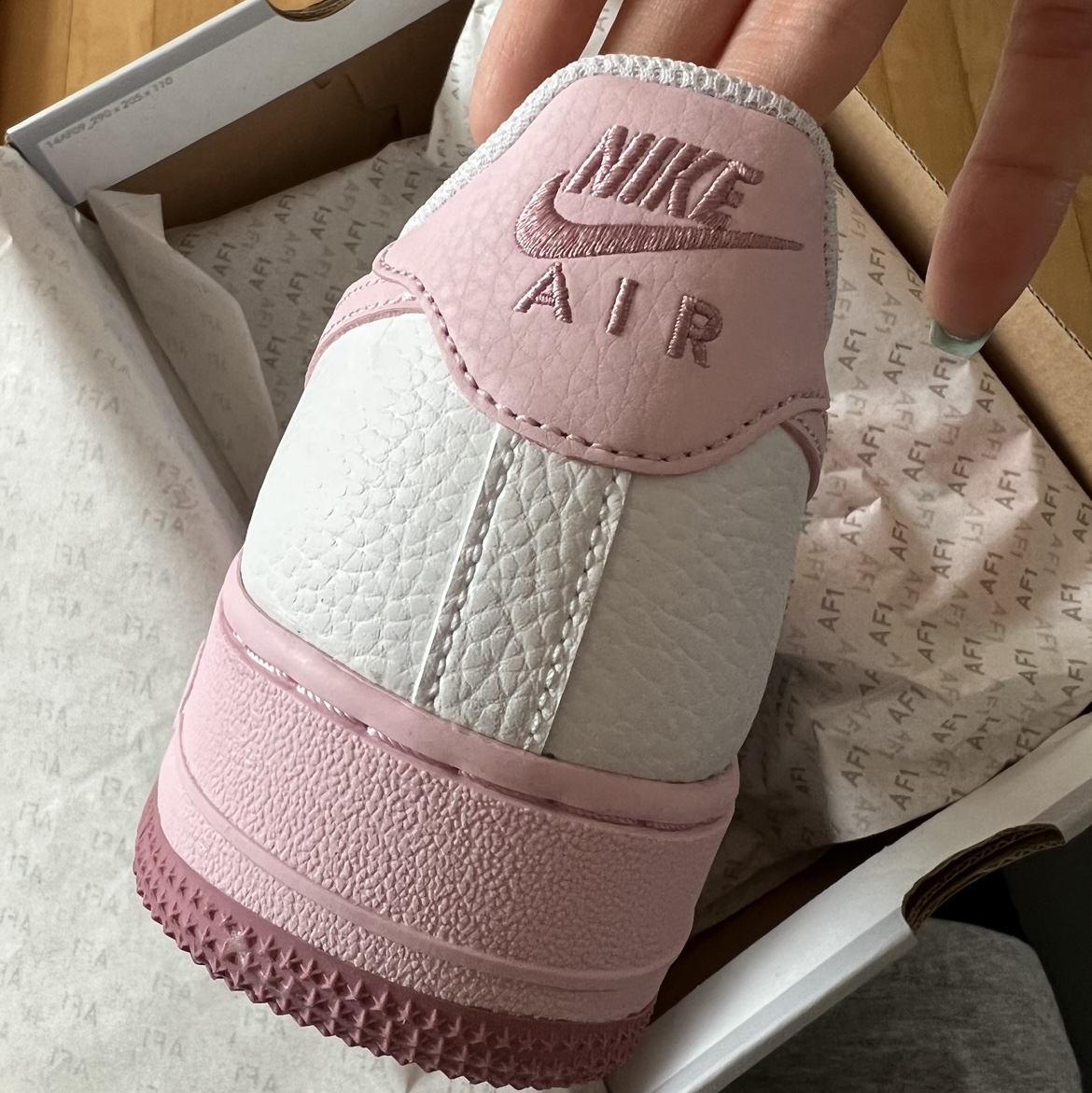 (GS) Nike Air Force 1 White Pink 착용 스타일 - 2