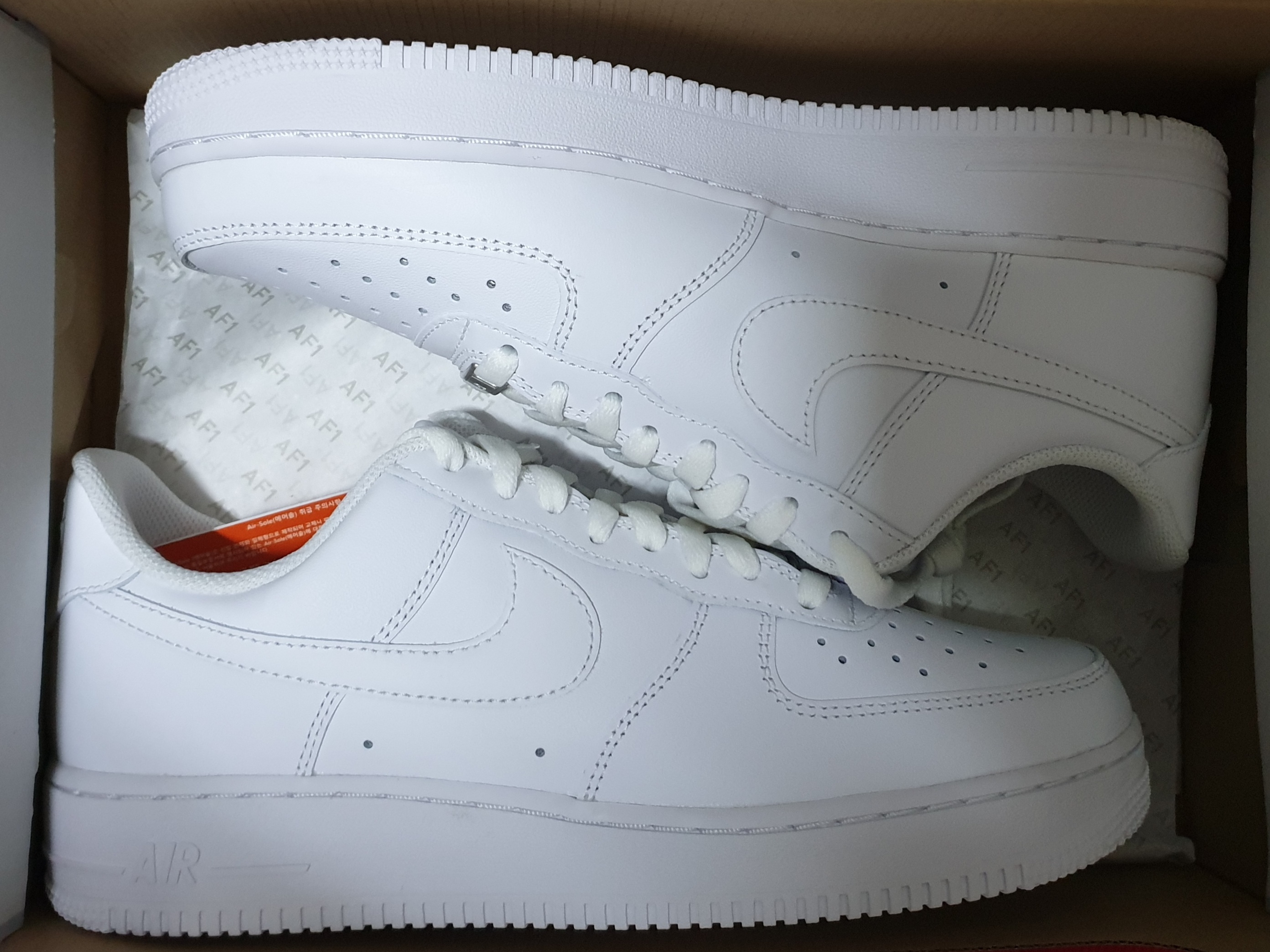 Nike Air Force 1 '07 Low White 착용 스타일 - 1