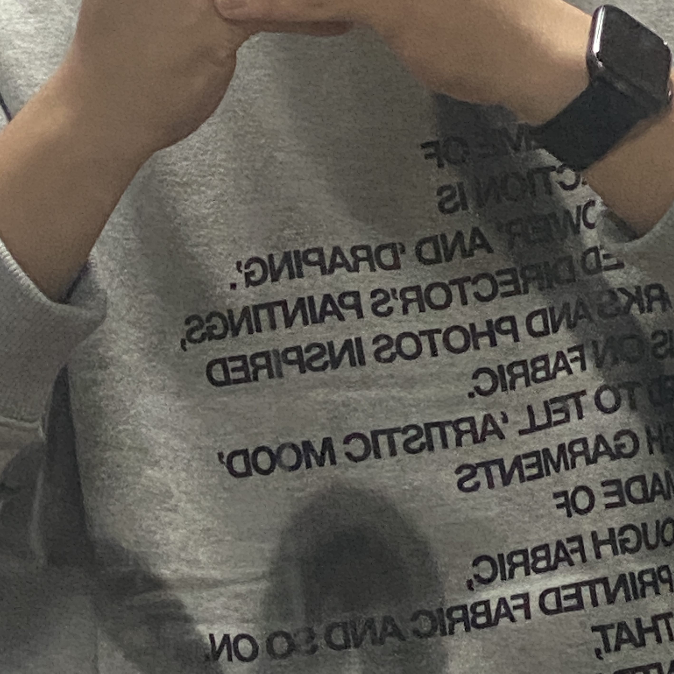 The Museum Visitor Heart Sprayed Sweatshirt Grey - 22PF, Apple Watch SE 44mm GPS Midnight Aluminum Case with Sport Band Midnight (Korean Ver.) 착용 스타일 - 2