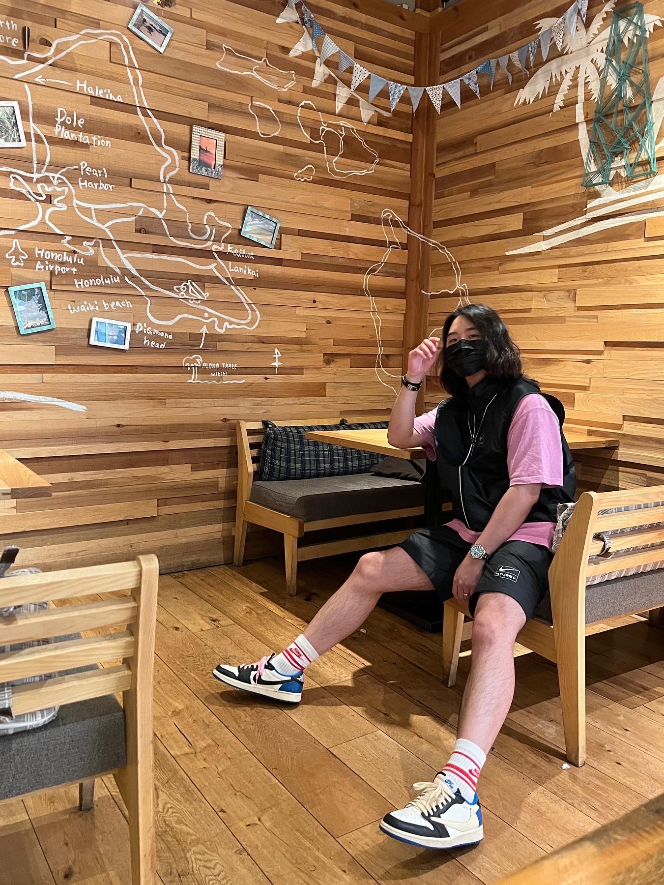 Jordan 1 x Travis Scott x Fragment Retro Low OG SP Military Blue, IAB Studio Pigment T-Shirt Magenta 착용 스타일 - 1