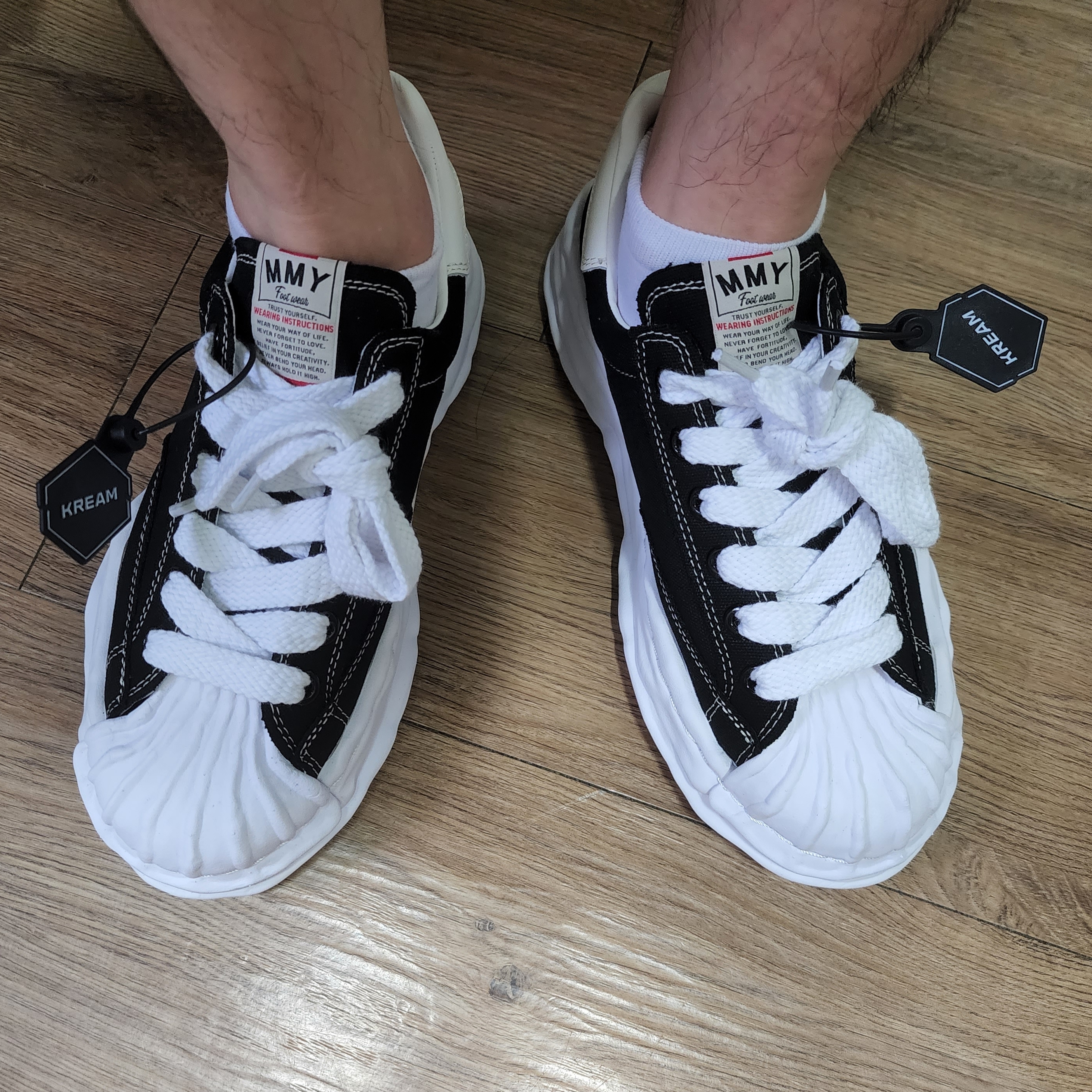 Maison Mihara Yasuhiro Blakey OG Sole Canvas Low-top Sneakers Black White 착용 스타일