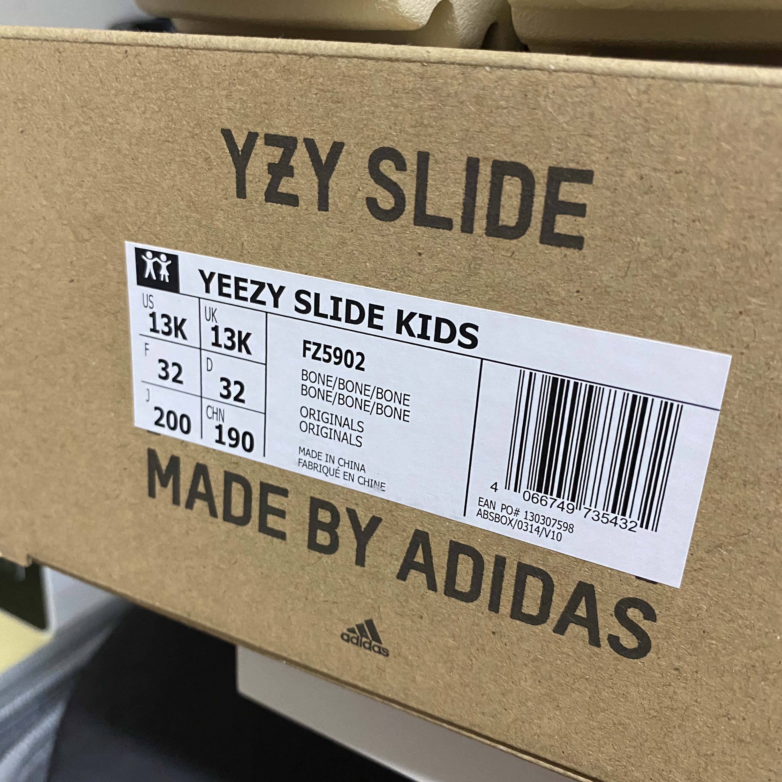 (Kids) Adidas Yeezy Slide Bone 2022 착용 스타일 - 2