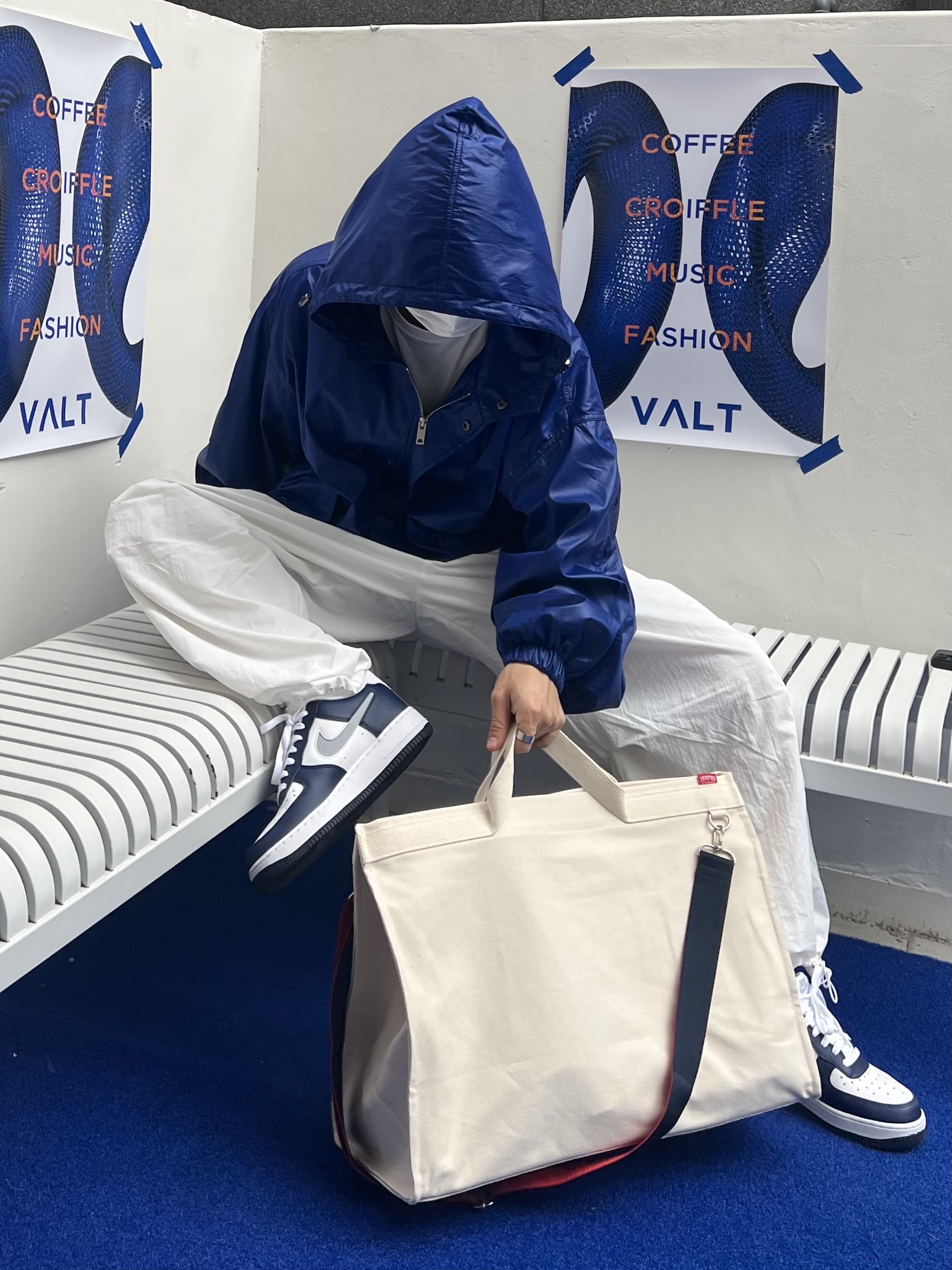Nike Air Force 1 '07 Cut Out Swoosh Midnight Navy 착용 스타일 - 2