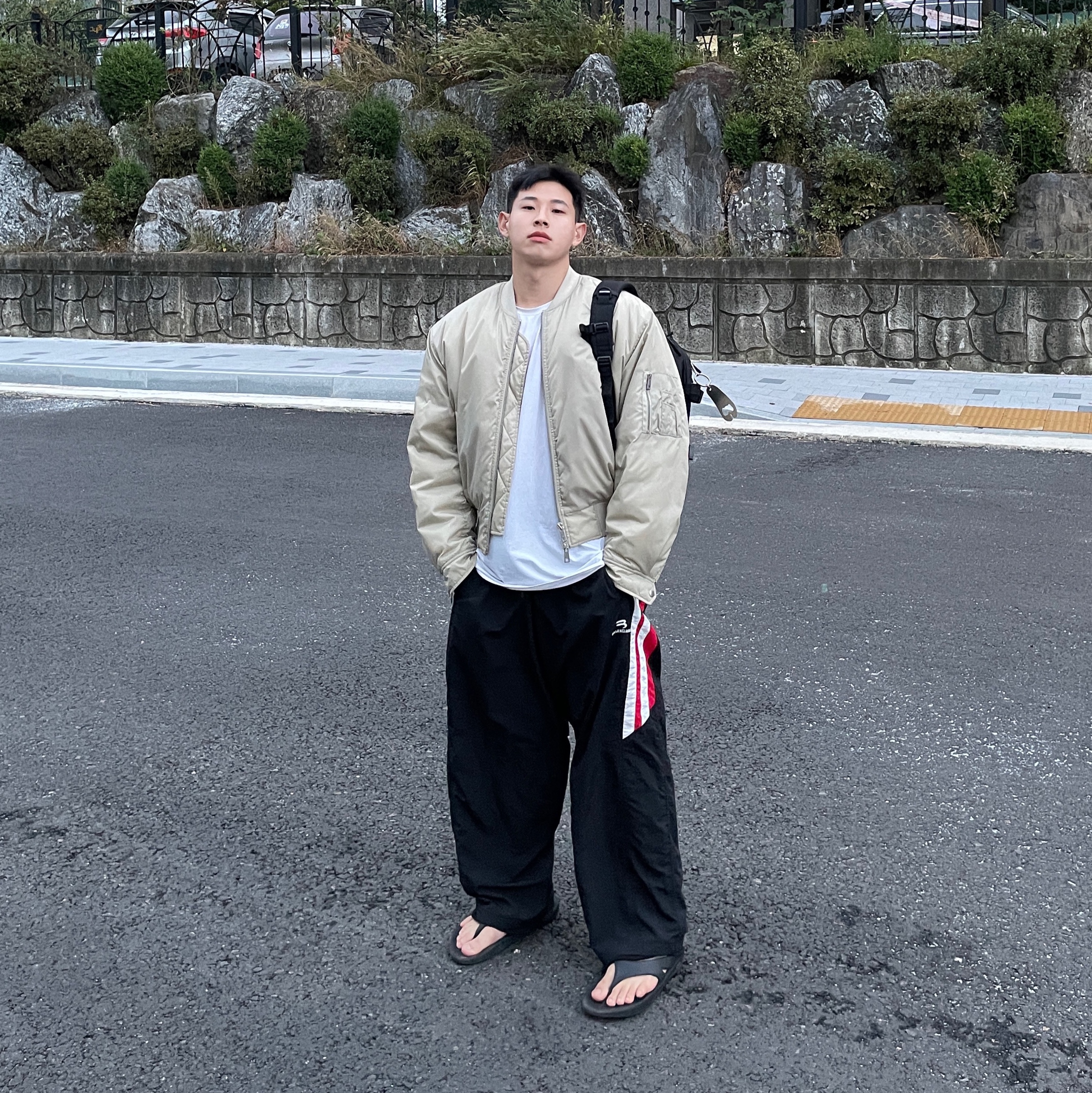 Oofos OOriginal Black 착용 스타일 - 1
