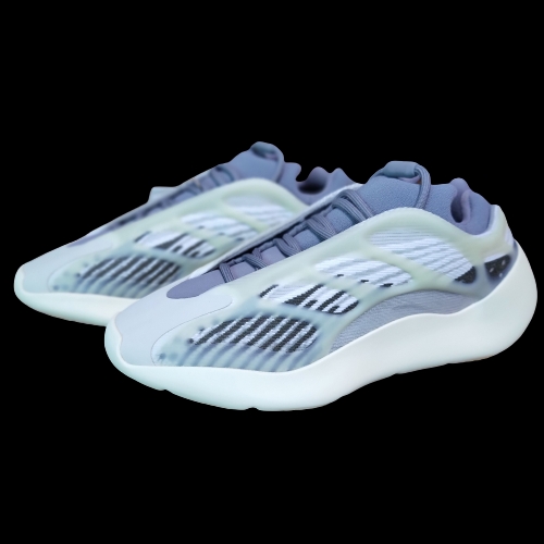 Adidas Yeezy 700 V3 Fade Salt 착용 스타일 - 1