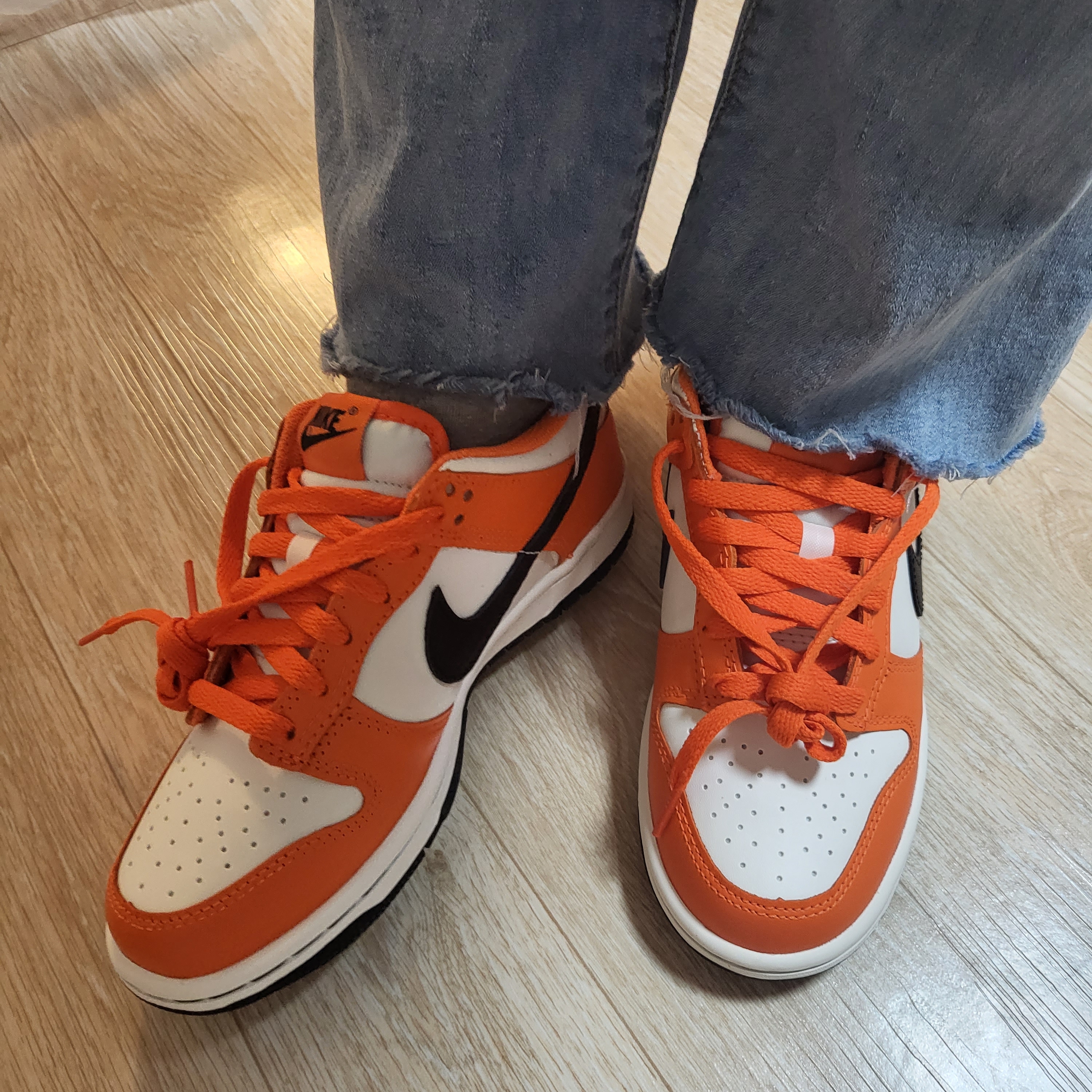 (GS) Nike Dunk Low Safety Orange 착용 스타일 - 2