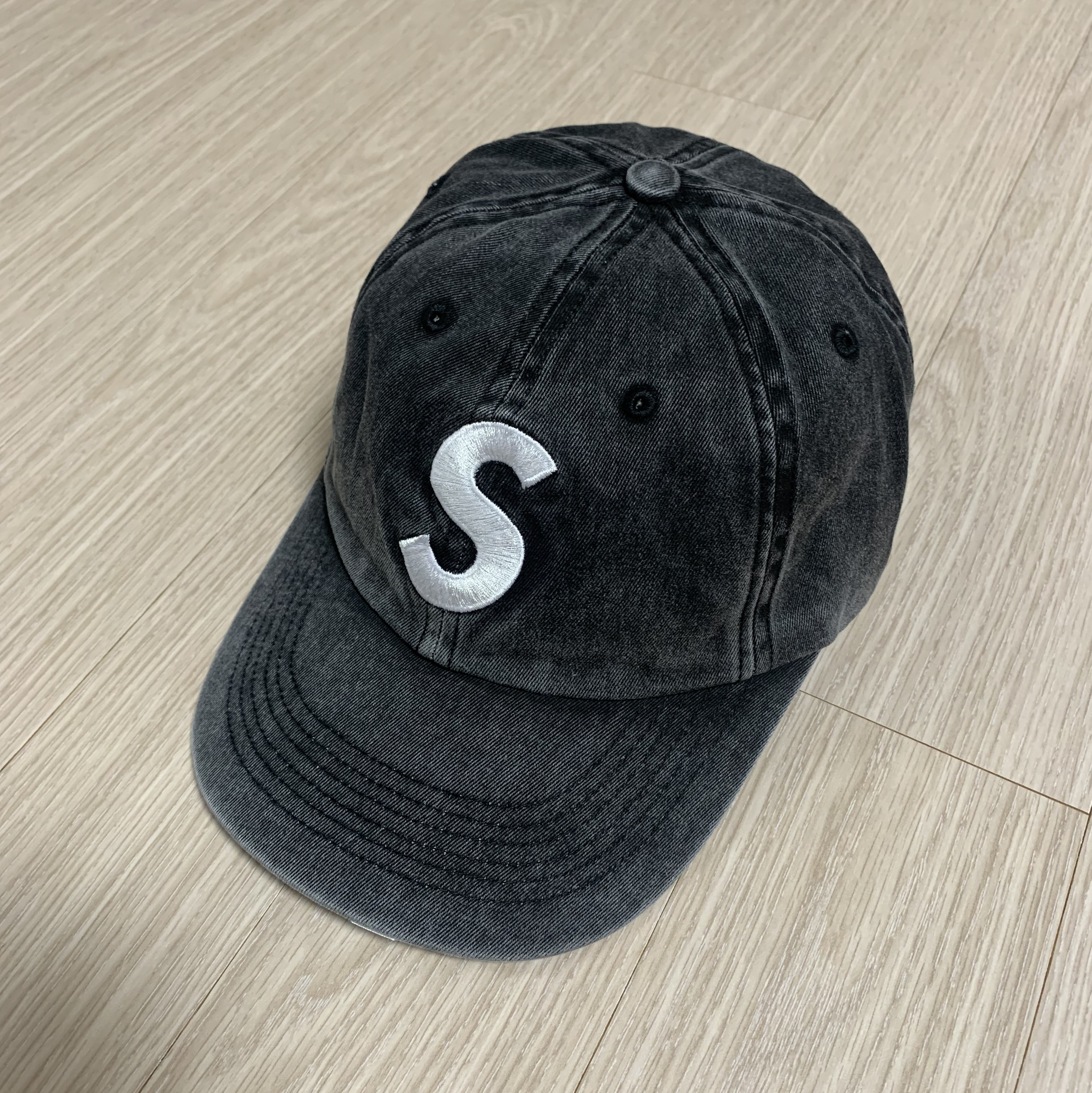 Supreme Pigment Print S Logo 6-Panel Black - 22FW 착용 스타일 - 1