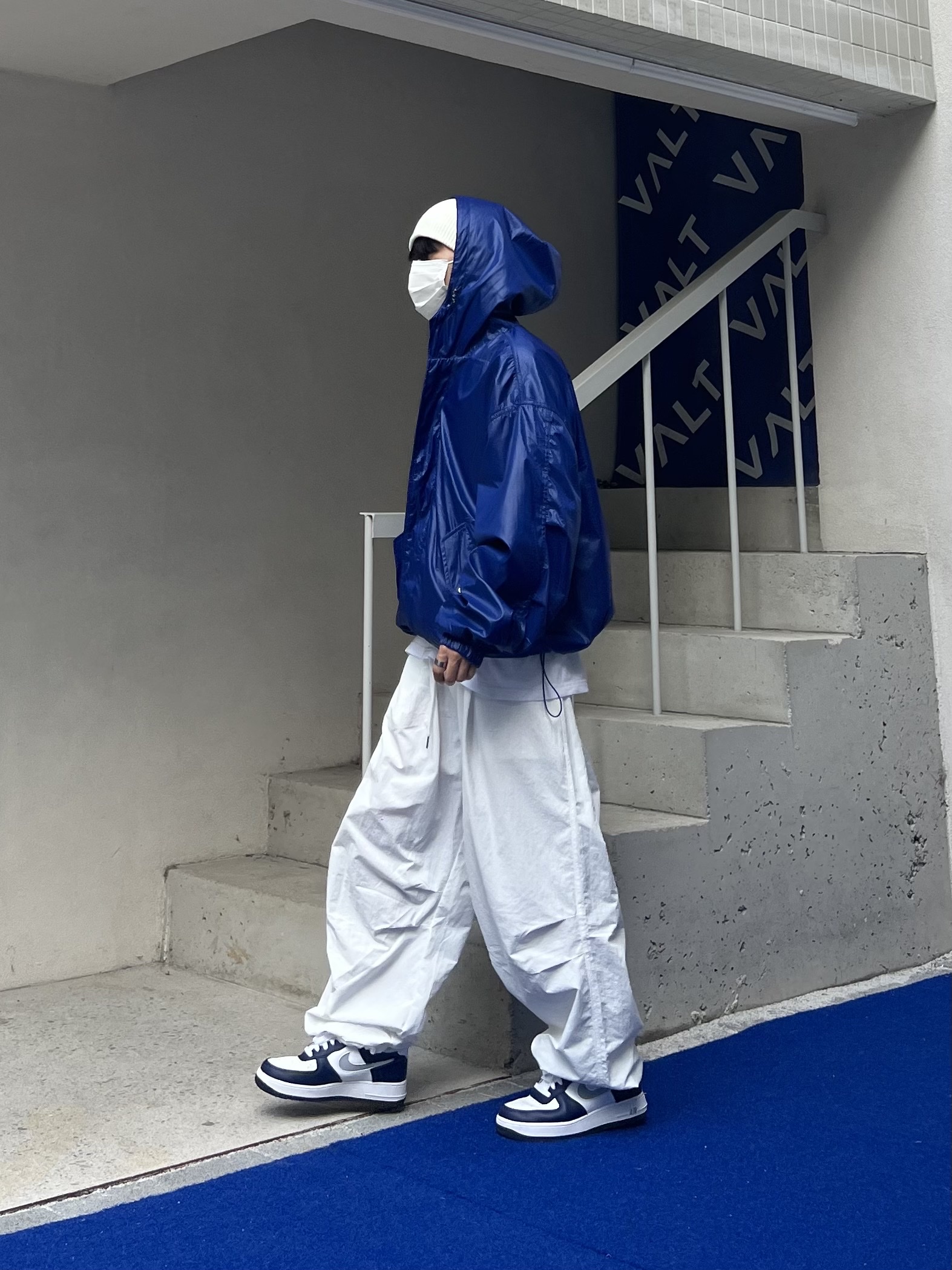 Nike Air Force 1 '07 Cut Out Swoosh Midnight Navy 착용 스타일 - 4