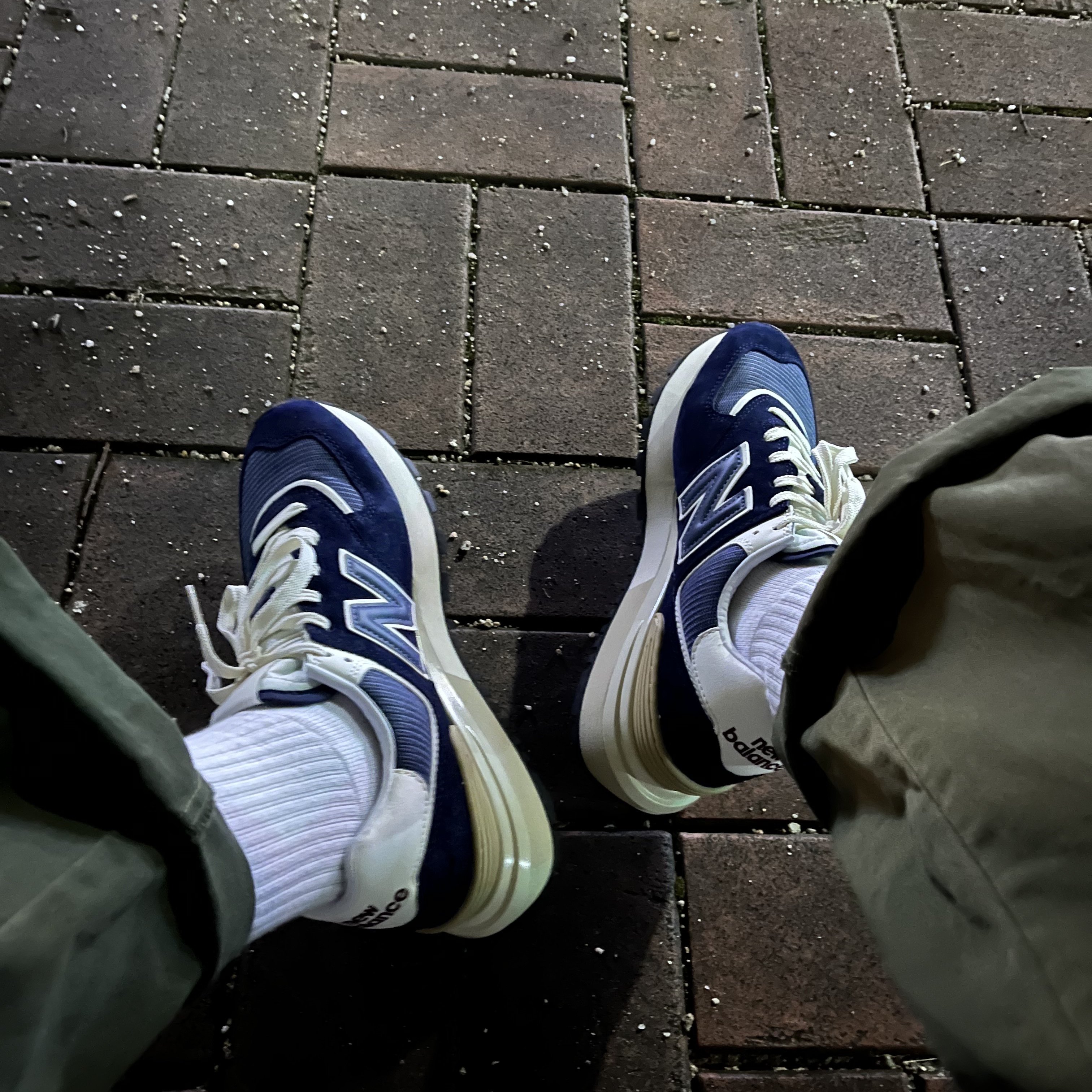 New Balance 574 Legacy Navy 착용 스타일