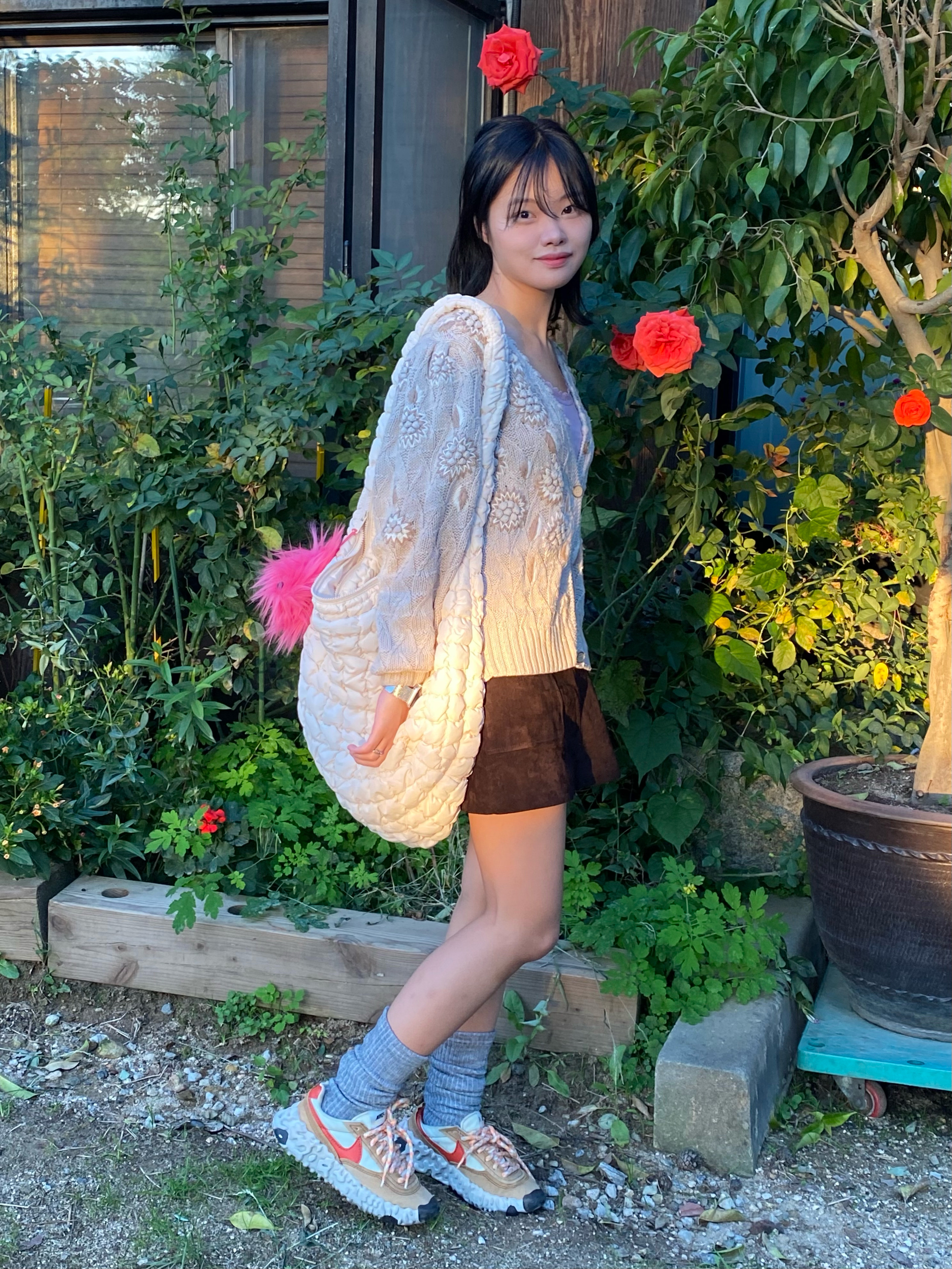 COS Quilted Oversized Shoulder Bag Off White Light Beige, Nike Overbreak SP Fossil 착용 스타일 - 1