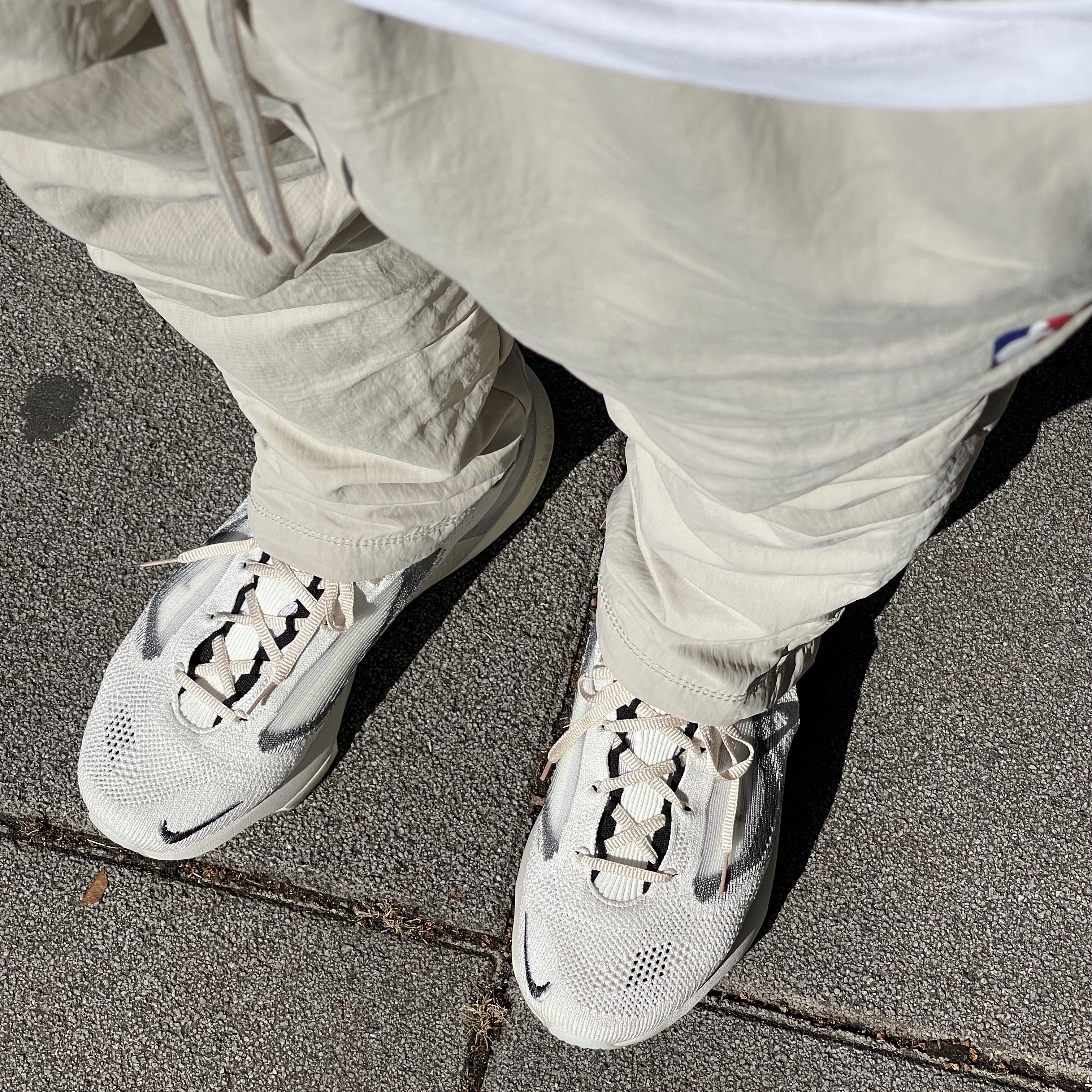 Nike Spark Flyknit Platinum Tint and Coconut Milk, Nike x Fear of God Warm Up Pants String 착용 스타일