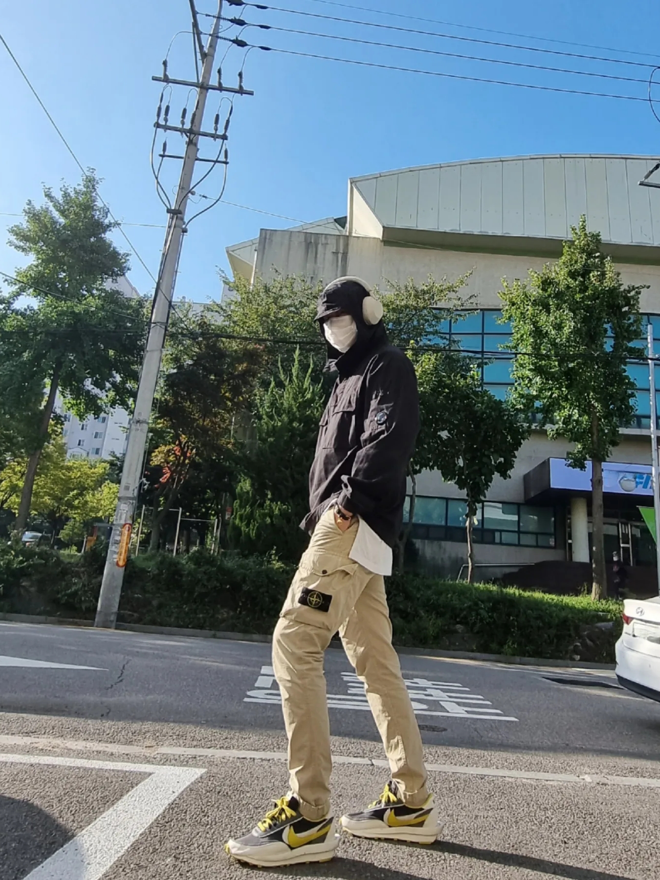 Stone Island 318WA Old Dye Treatment Cargo Pants Sand - 21SS, Sony WH-1000XM5 Silver (Korean Ver.) 착용 스타일 - 1