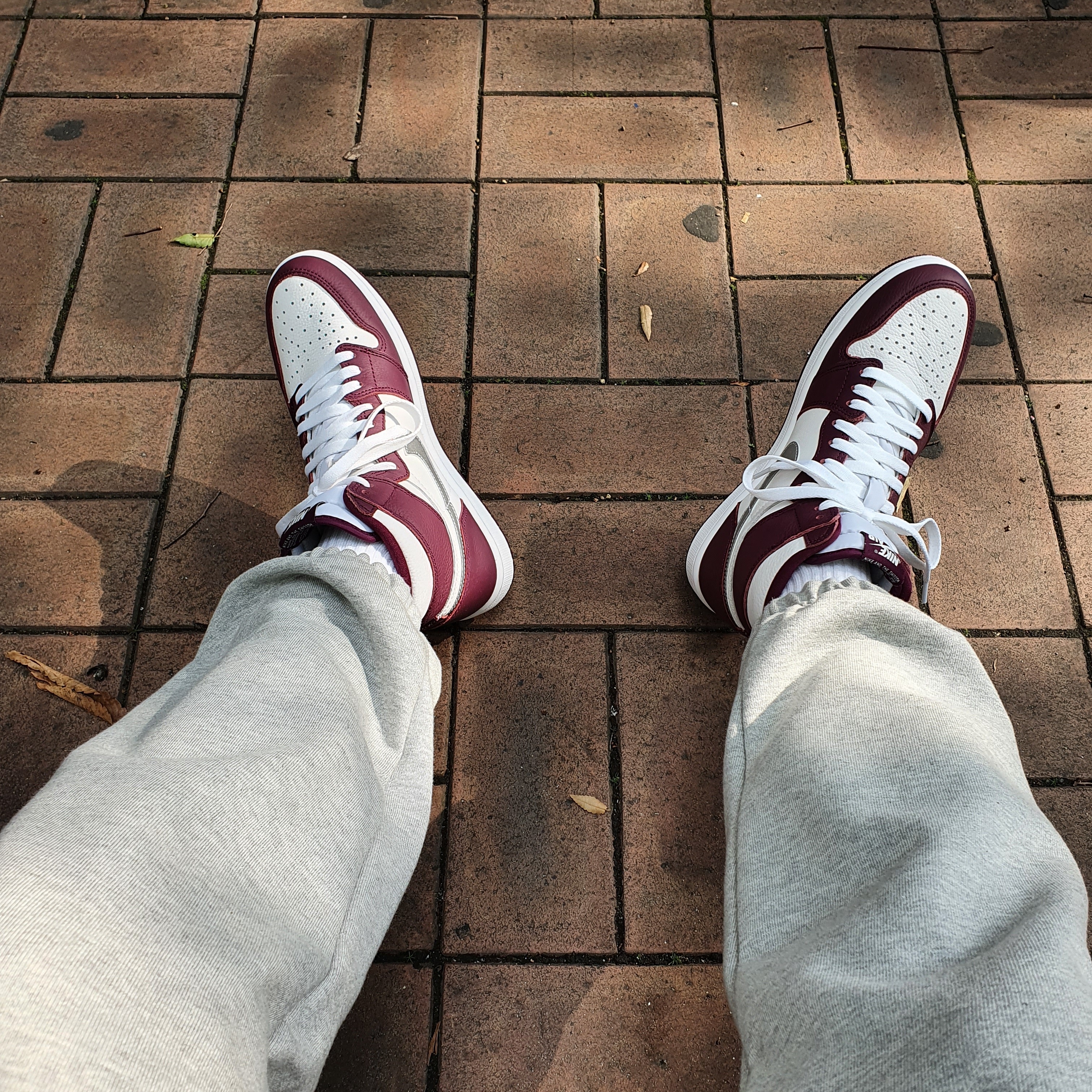 Jordan 1 Retro High OG Bordeaux 착용 스타일 - 1