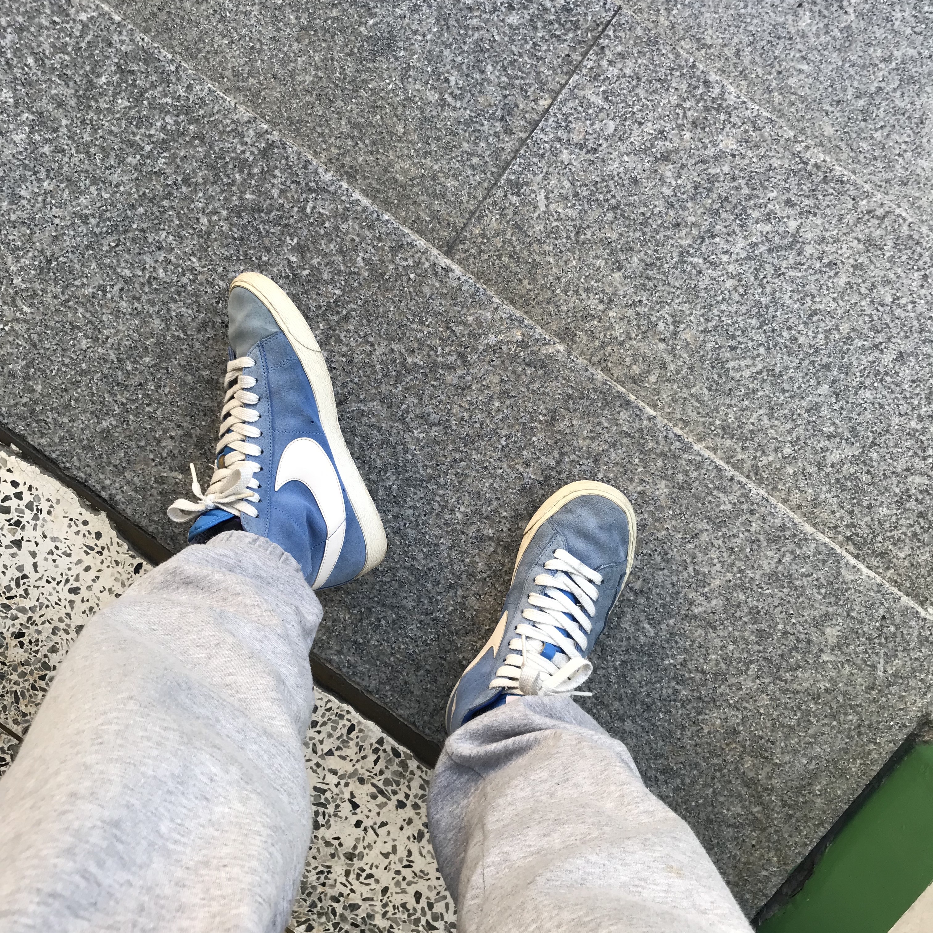 Off-White x Amore Pacific Protection Box (Without Cosmetics), Nike Dunk Low Retro Championship Goldenrod 착용 스타일 - 4