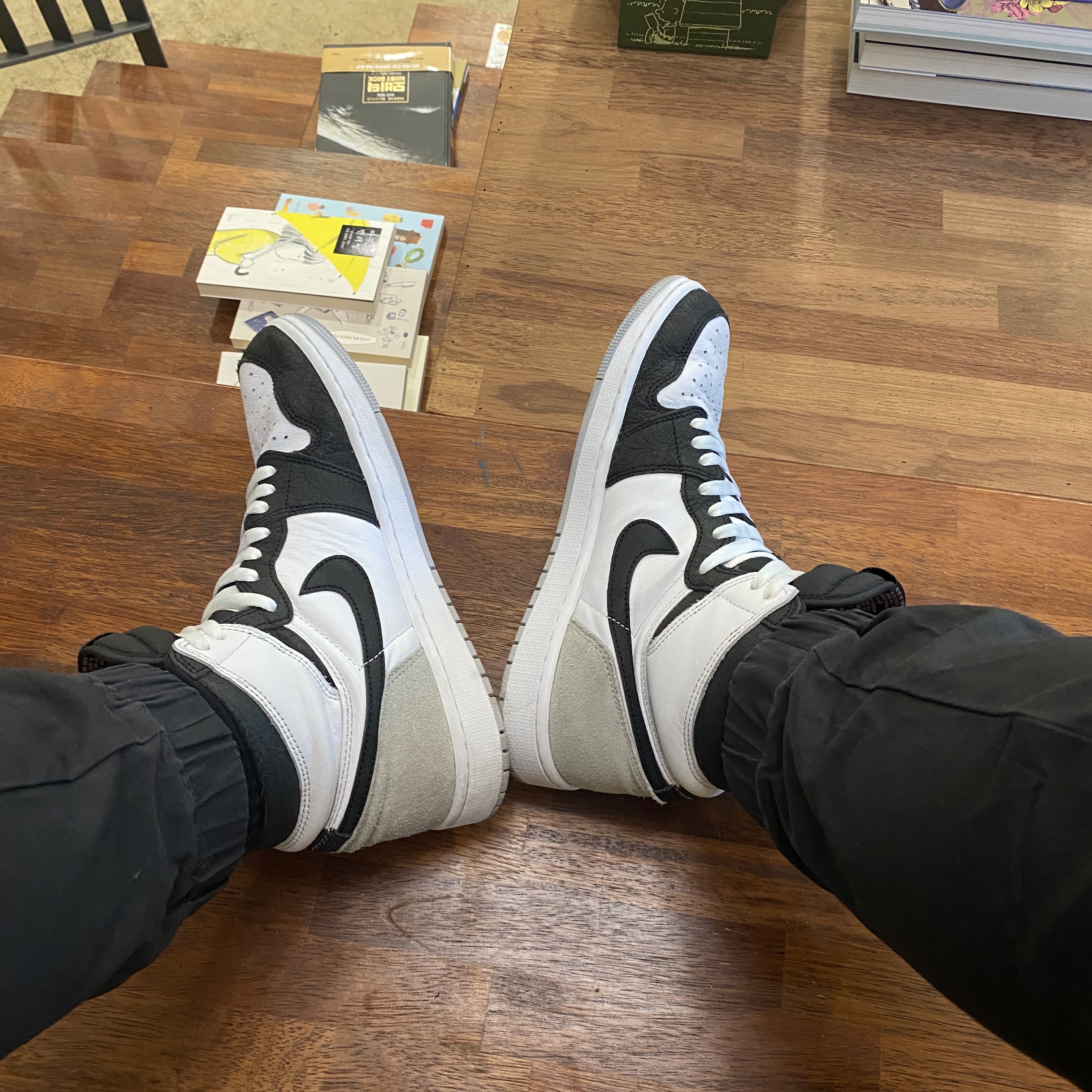 Jordan 1 Retro High OG Bleached Coral 착용 스타일 - 1
