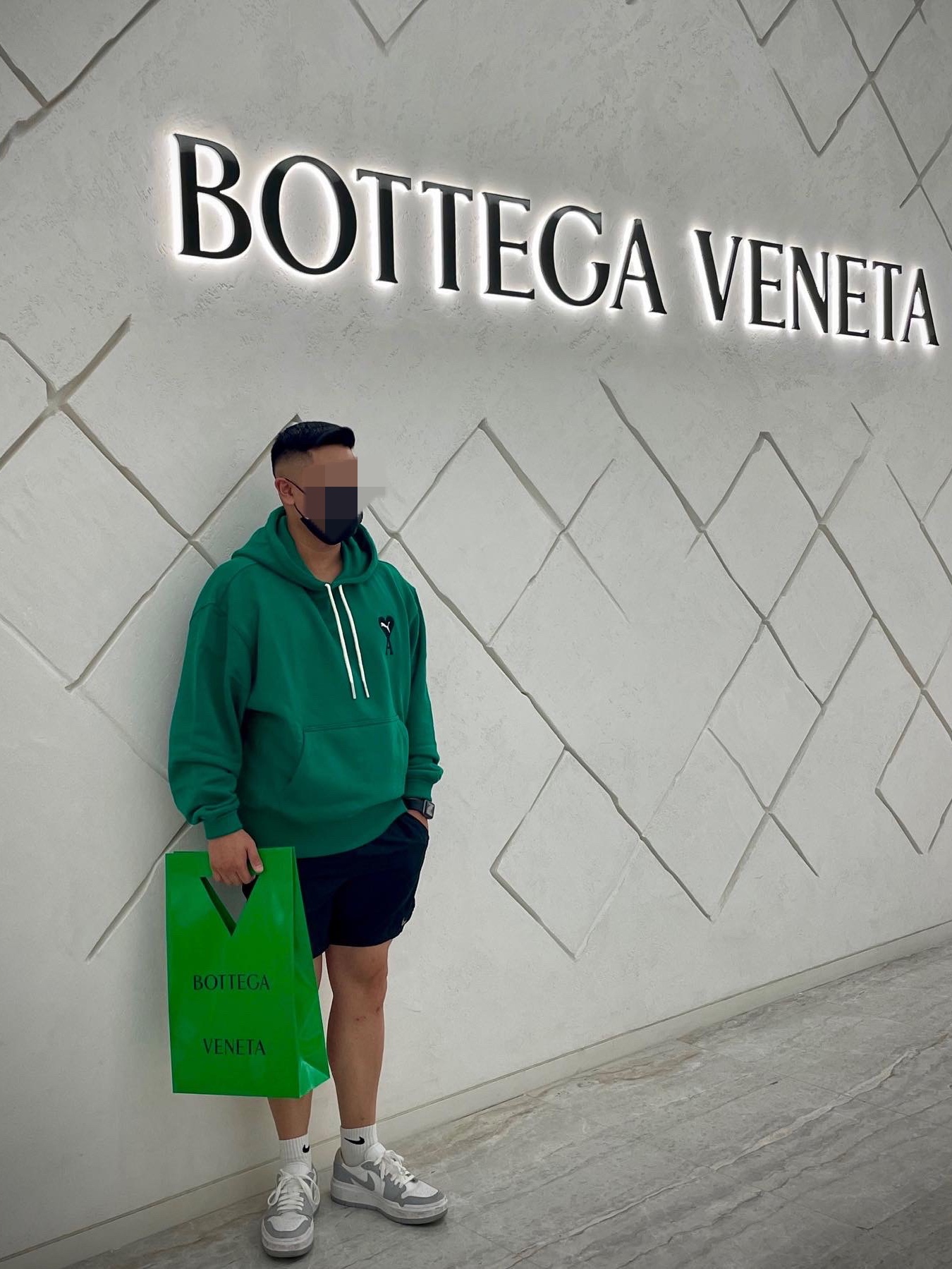 Puma x AMI Hoodie Verdant Green, Bottega Veneta Credit Card Case Calfskin Black 착용 스타일