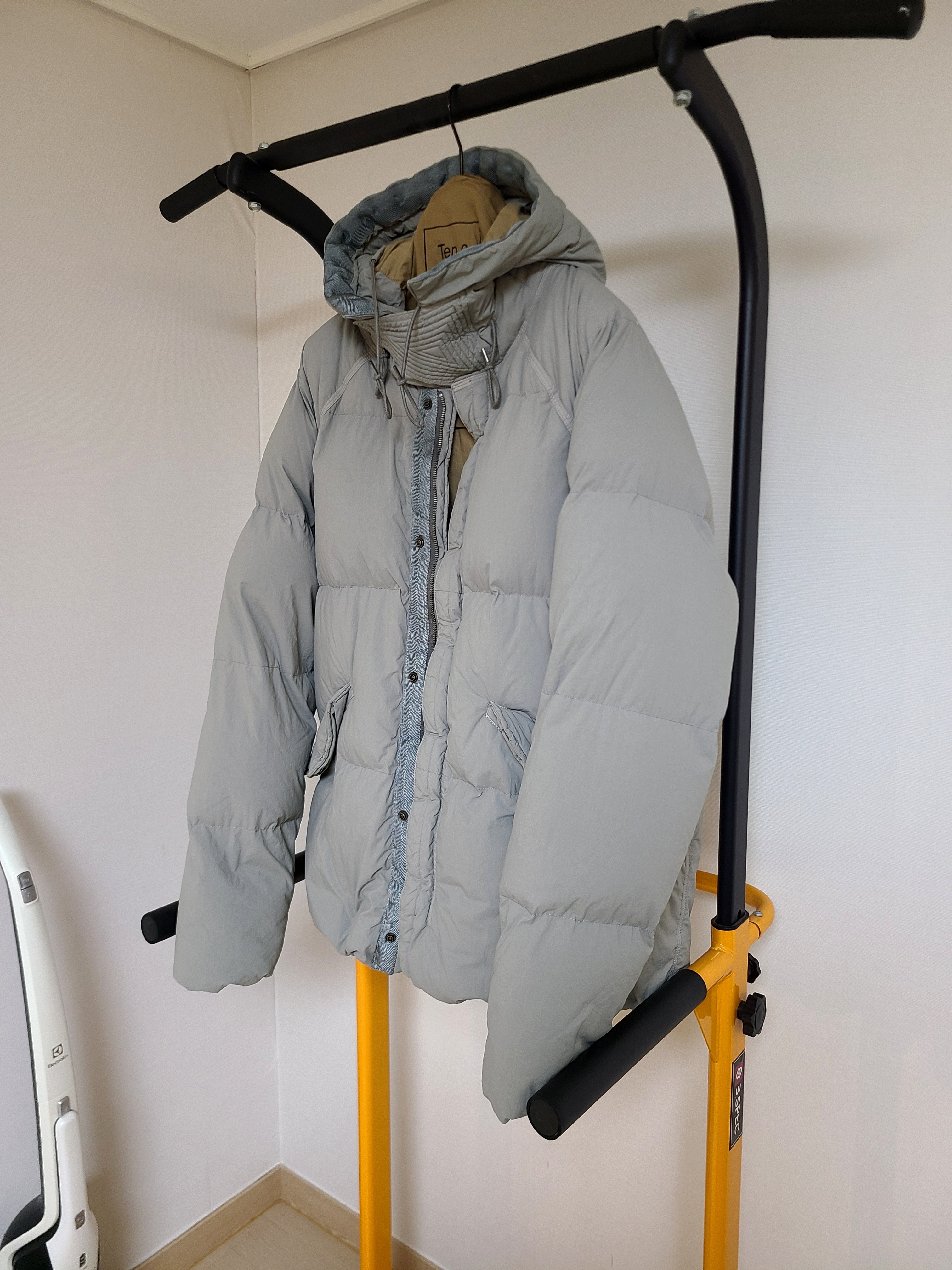 Ten C Artic Down Parka Grey 착용 스타일 - 2