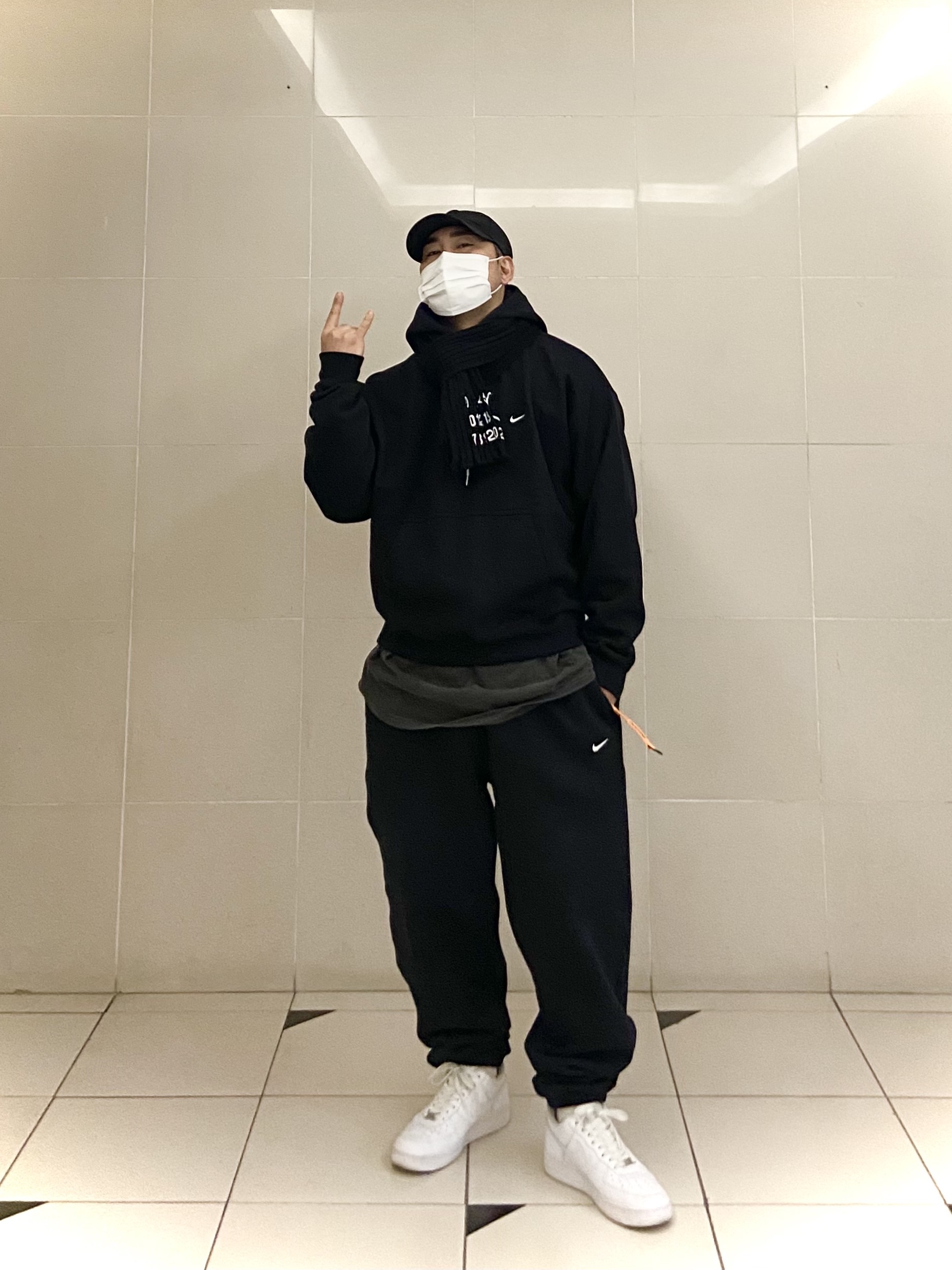 Nike NRG Solo Swoosh Fleece Pants Black White - Asia, Nike NRG Solo Swoosh Fleece Hoodie Black White - Asia 착용 스타일 - 1