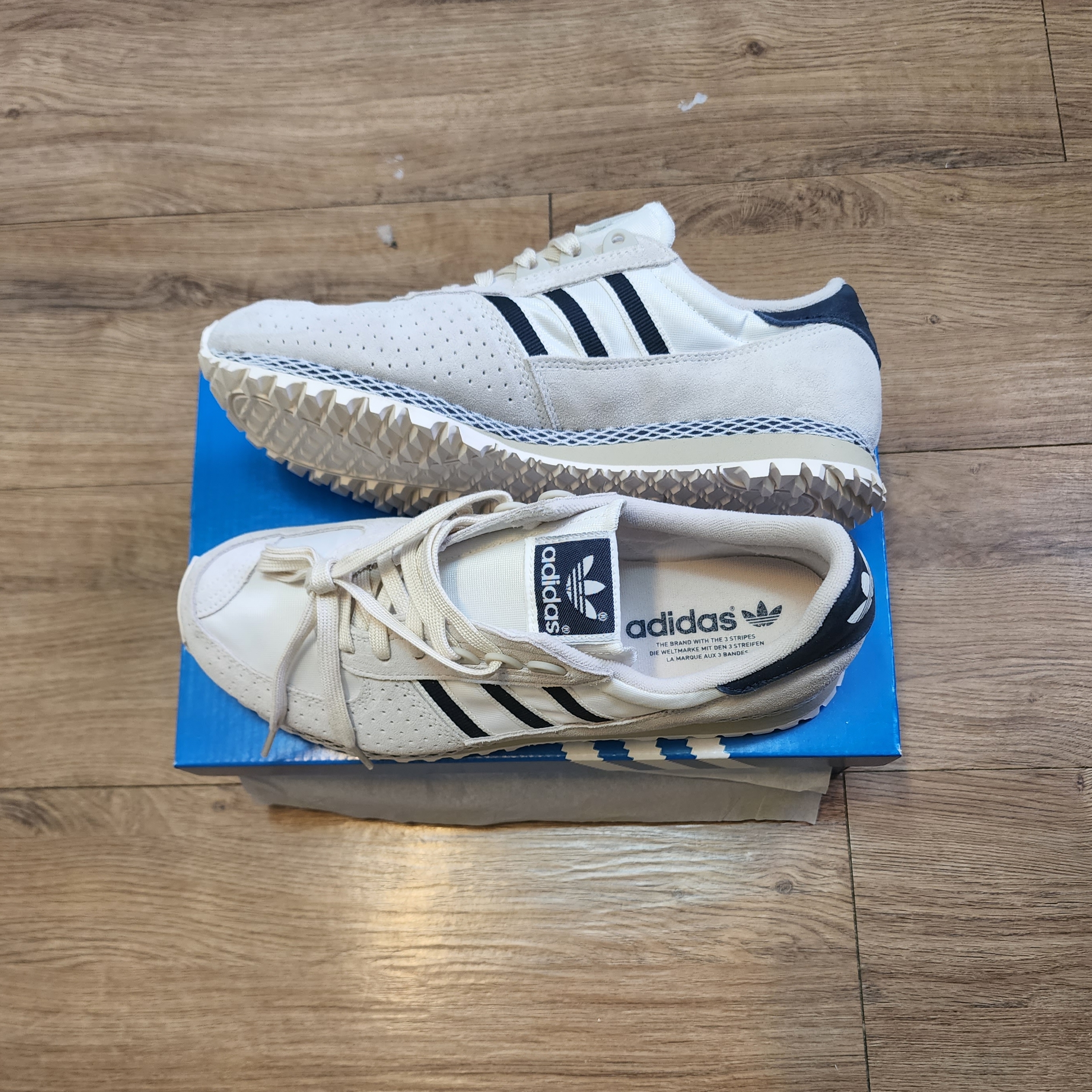 Adidas City Marathon PT Beige Navy 착용 스타일