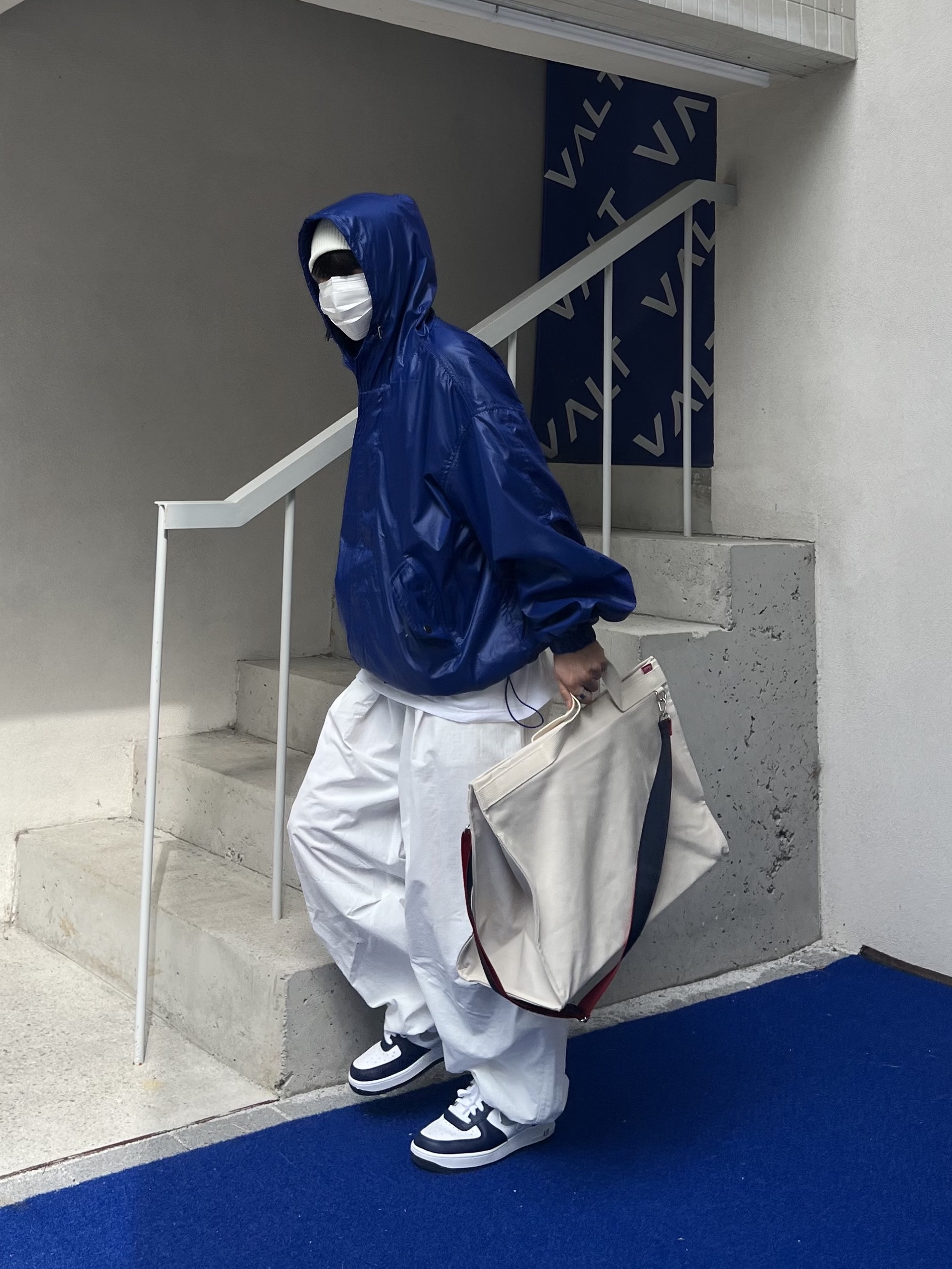 Nike Air Force 1 '07 Cut Out Swoosh Midnight Navy 착용 스타일 - 3