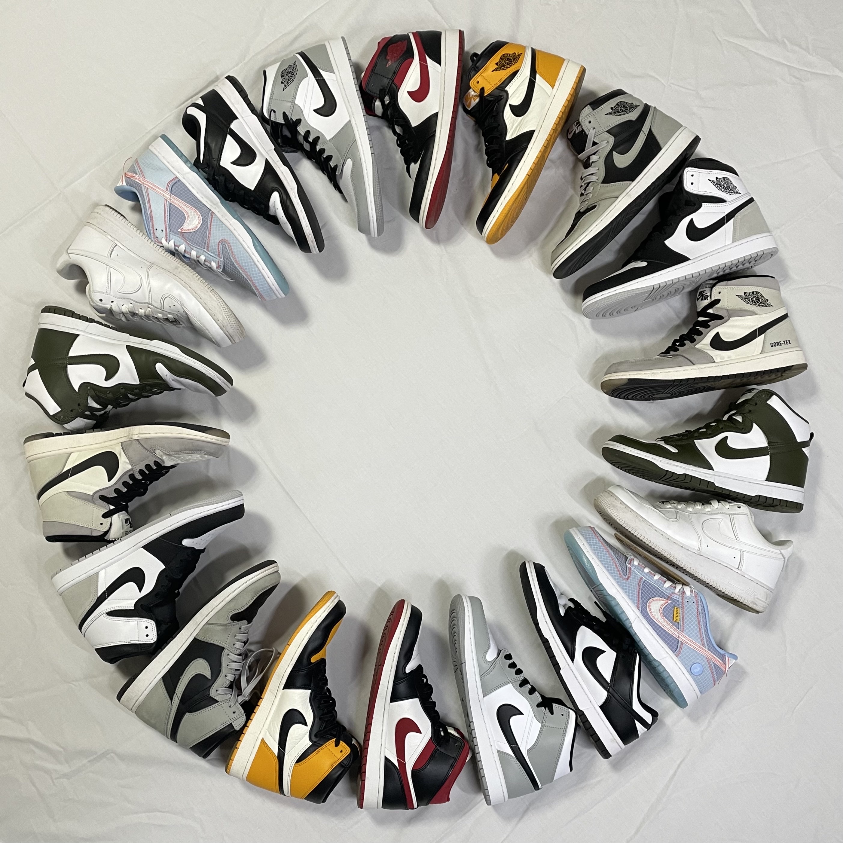 Jordan 1 Mid Gym Red Black White, Nike Dunk Low Retro Black 착용 스타일