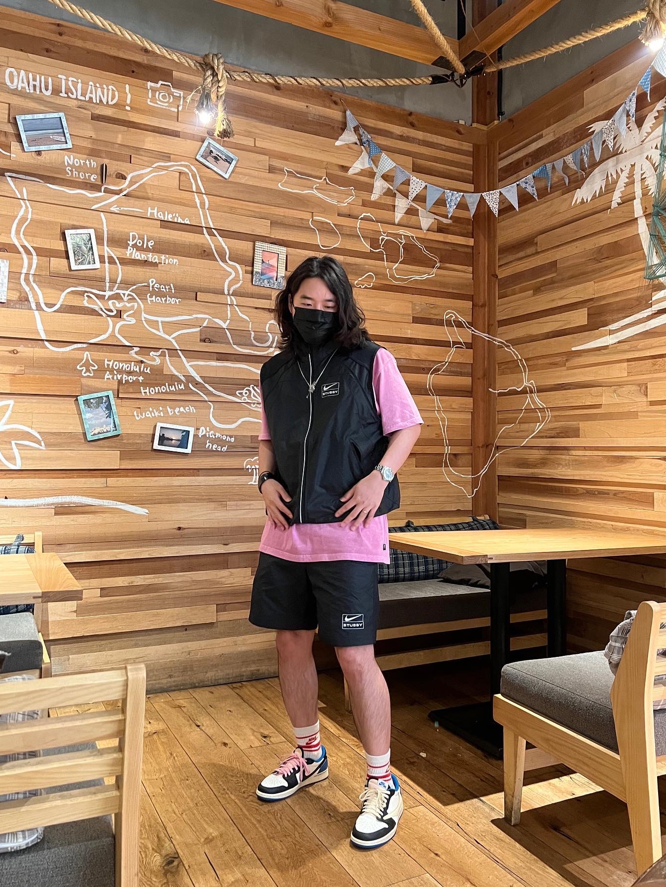 Jordan 1 x Travis Scott x Fragment Retro Low OG SP Military Blue, IAB Studio Pigment T-Shirt Magenta 착용 스타일 - 3
