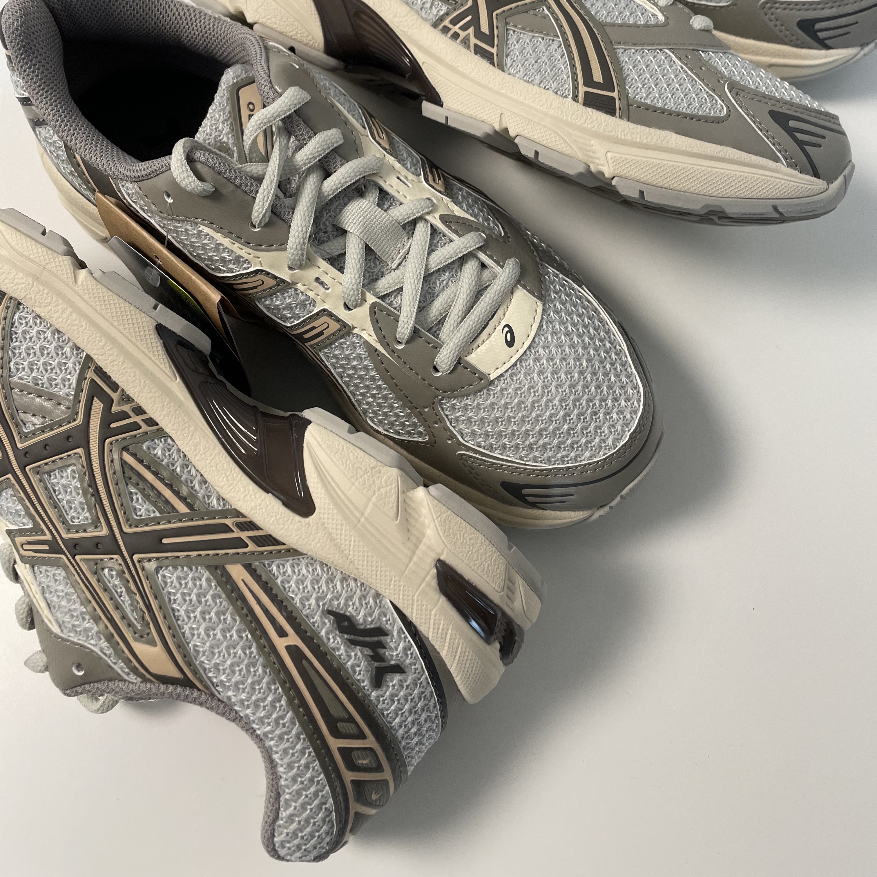 Asics x I4P Gel-1130 Glacier Grey Mink 착용 스타일 - 1