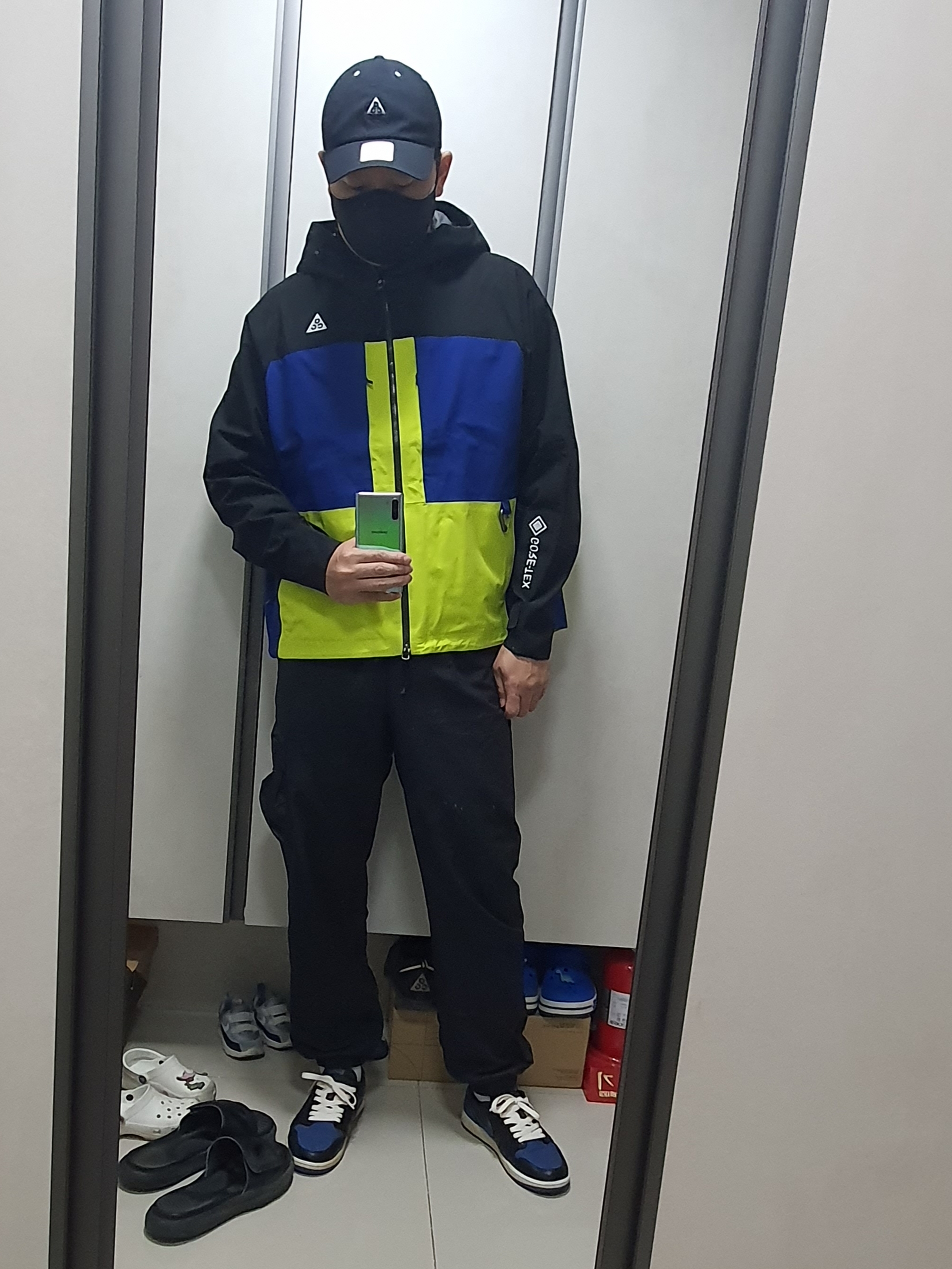 Nike ACG Heritage 86 Cap Black, Nike ACG Gore-Tex Misery Ridge Jacket Black Deep Royal Blue Cyber - Asia 착용 스타일