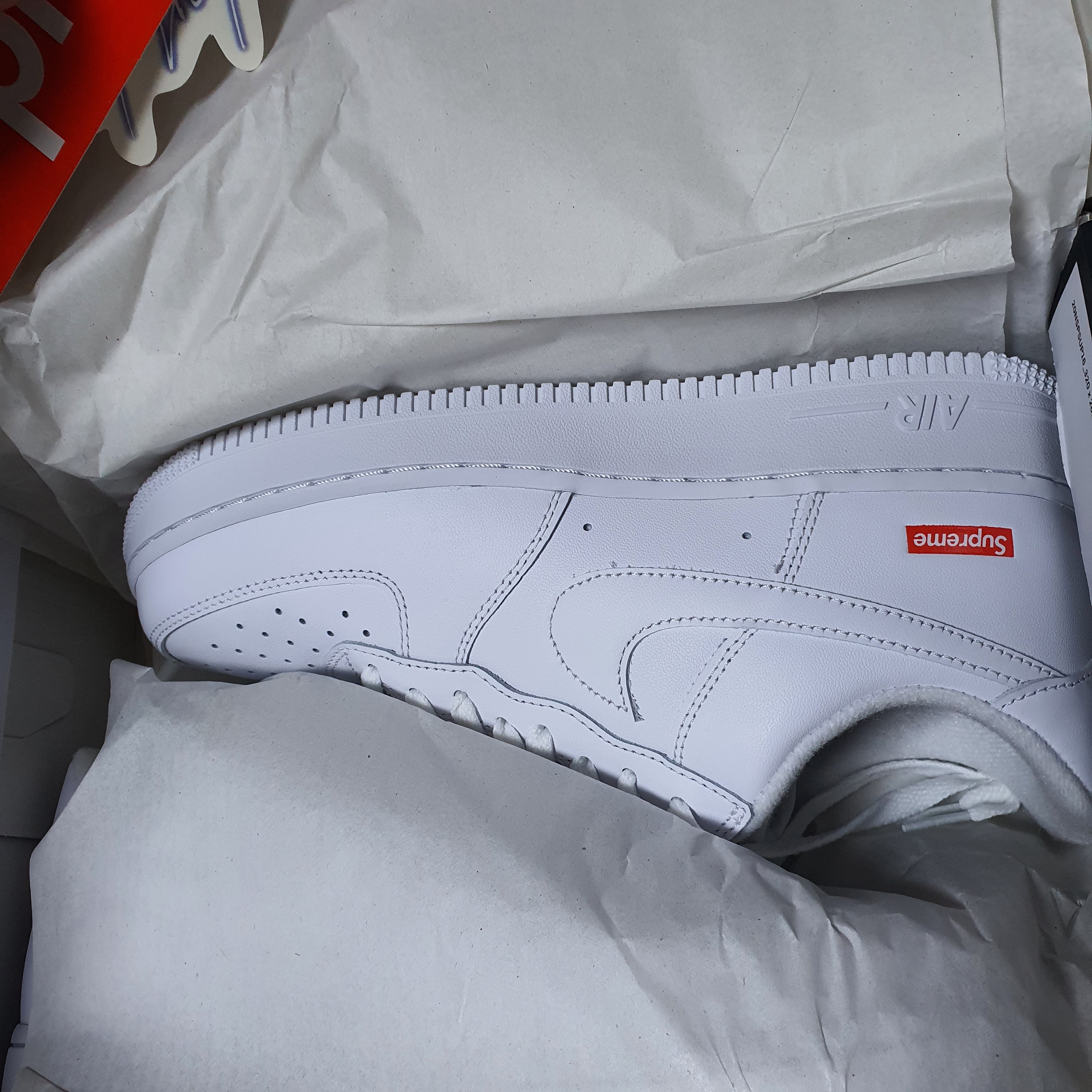 Nike x Supreme Air Force 1 Low White 착용 스타일 - 1