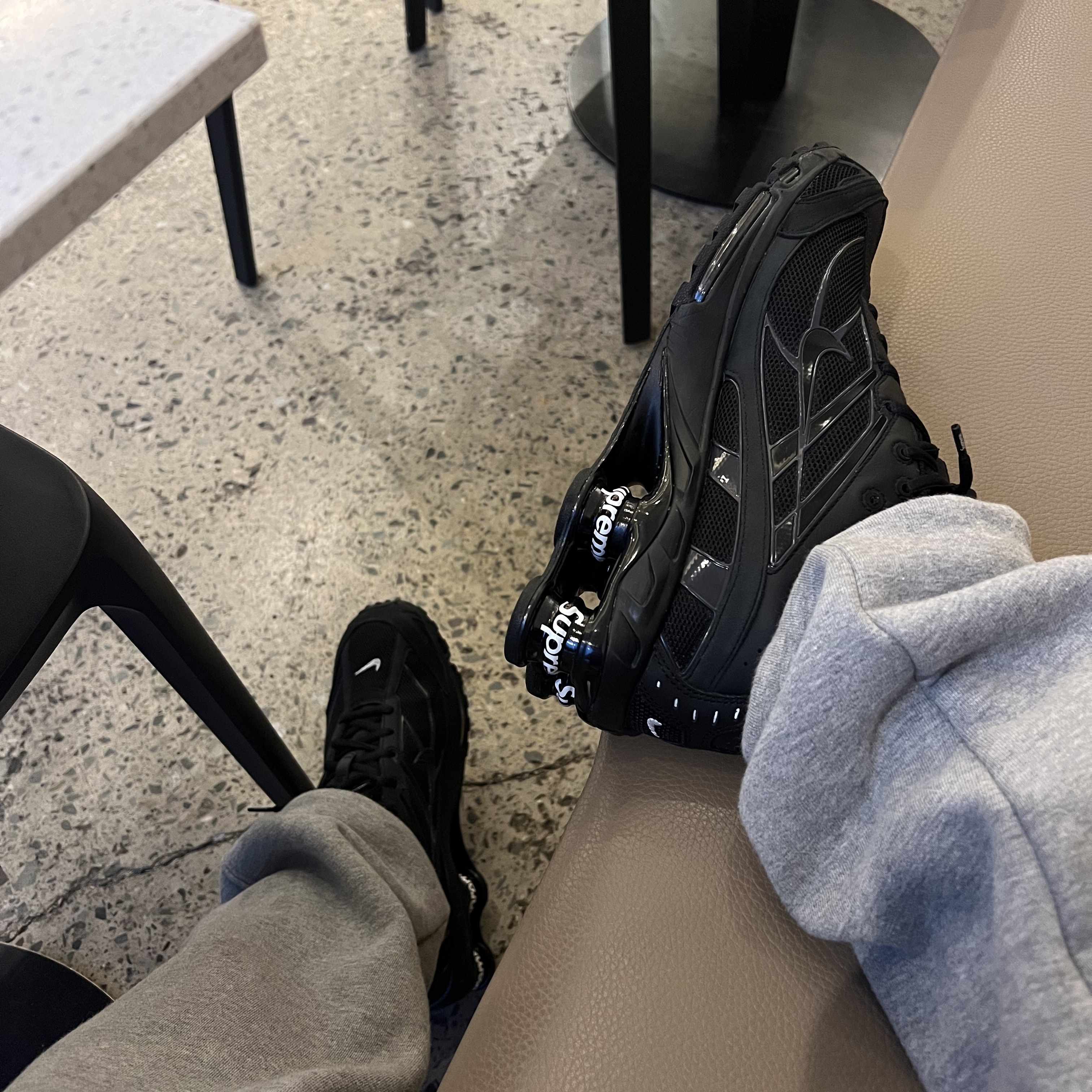 Nike x Supreme Shox Ride 2 SP Black, Nike x Stussy NRG RA Fleece Pants Dark Grey Heather (DJ9491-063) 착용 스타일