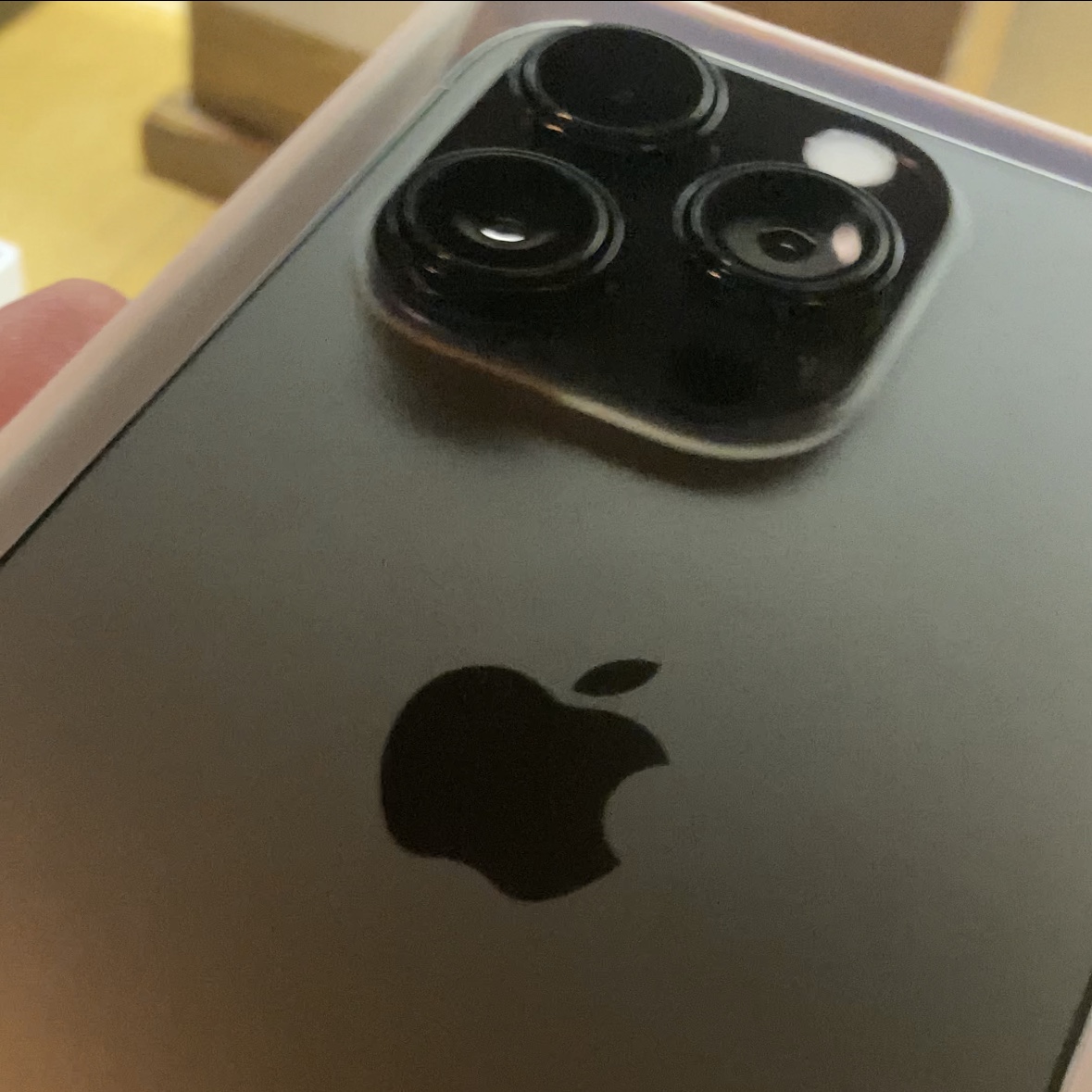 Apple iPhone 14 Pro 128GB Space Black (Korean Ver.) 착용 스타일 - 2