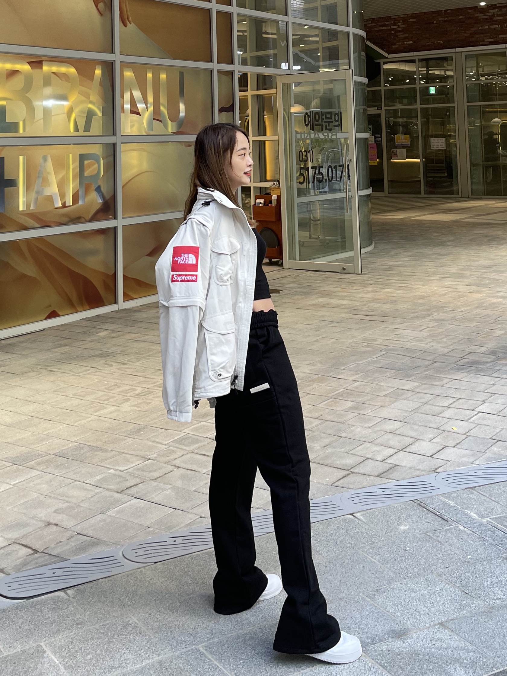 Supreme x The North Face Trekking Convertible Jacket Stone - 22SS, Nike x Supreme Air Force 1 Low White 착용 스타일 - 1