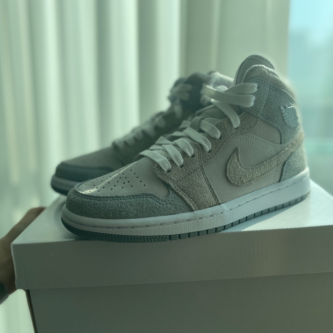 (W) Jordan 1 Mid SE Particle Grey 착용 스타일 - 2