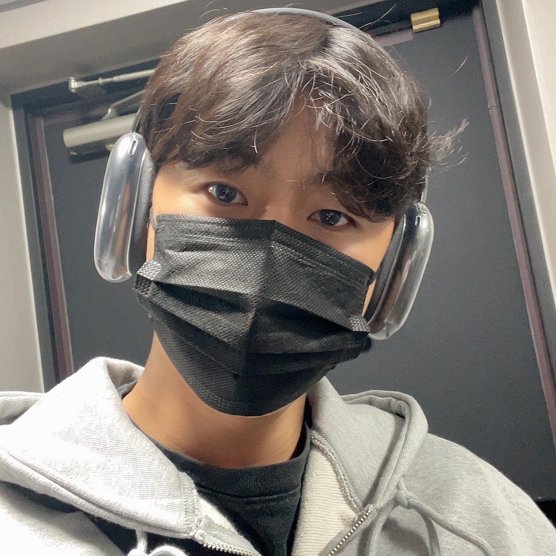 Apple AirPods Max Lightning Space Gray (Korean Ver.), IAB Studio Zip-Up Hoodie Gray - 22FW 착용 스타일 - 1