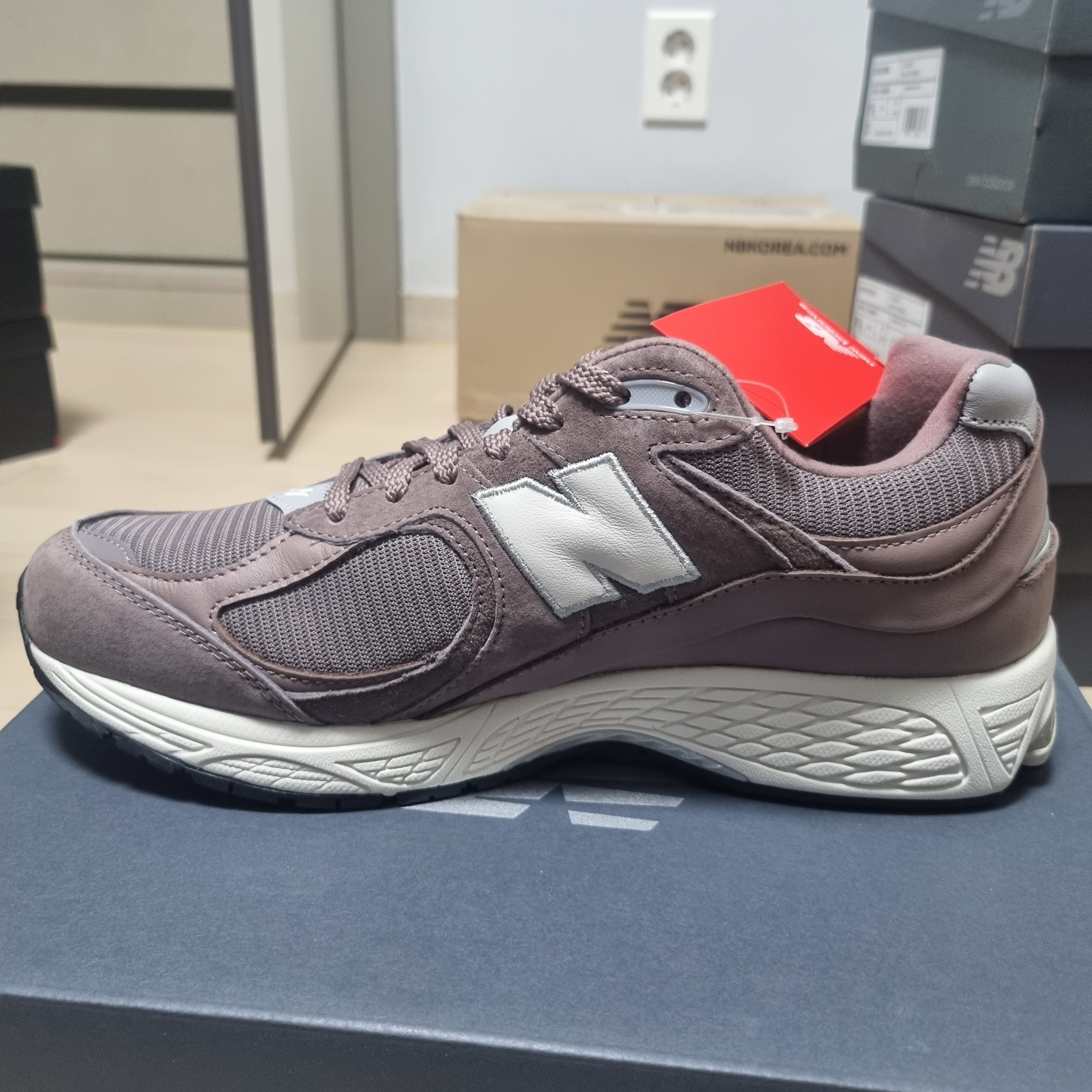 New Balance 2002R Brown - JD Sports Exclusive 착용 스타일 - 2