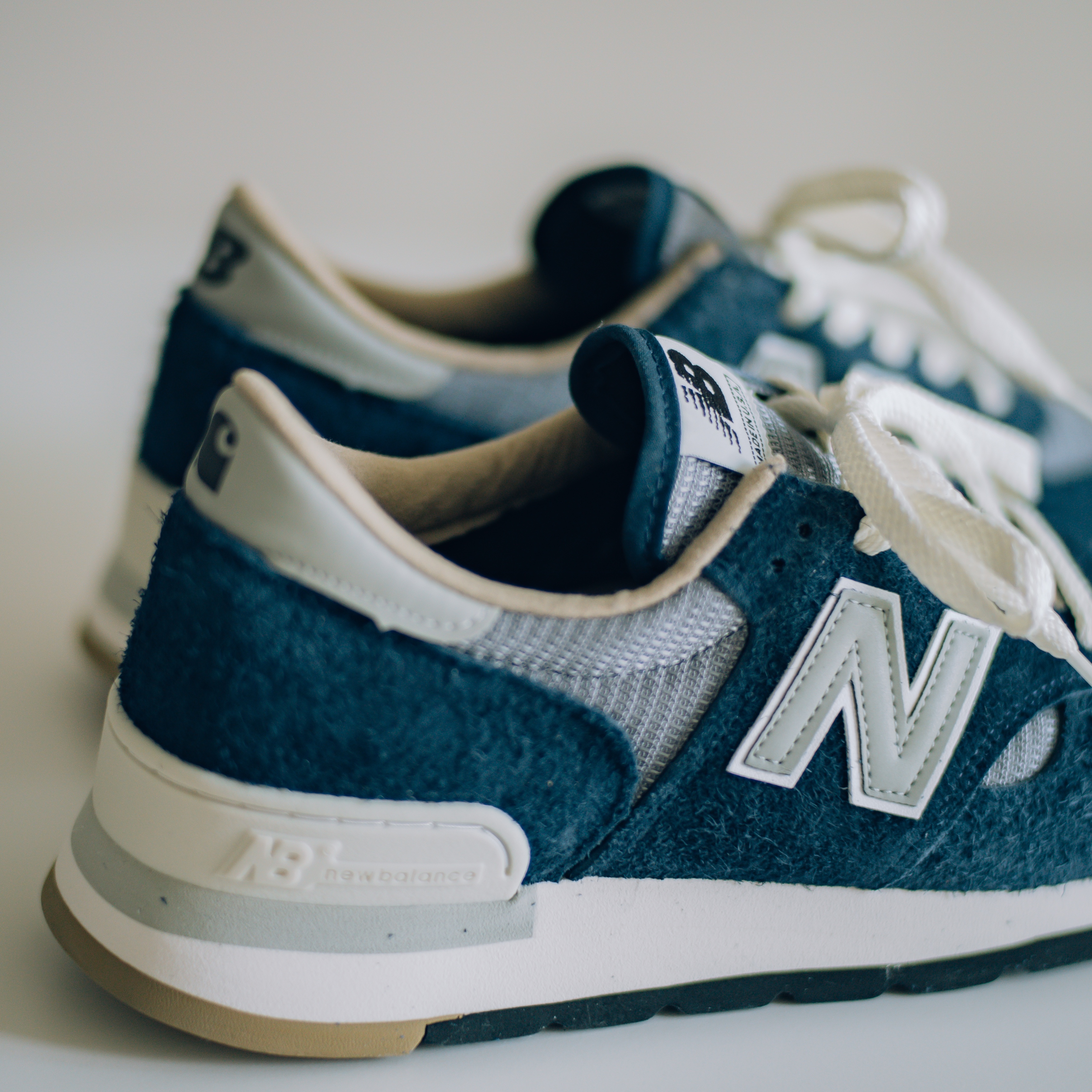 New Balance x Carhartt WIP 990v1 Made in USA Sculpture Center 착용 스타일 - 1